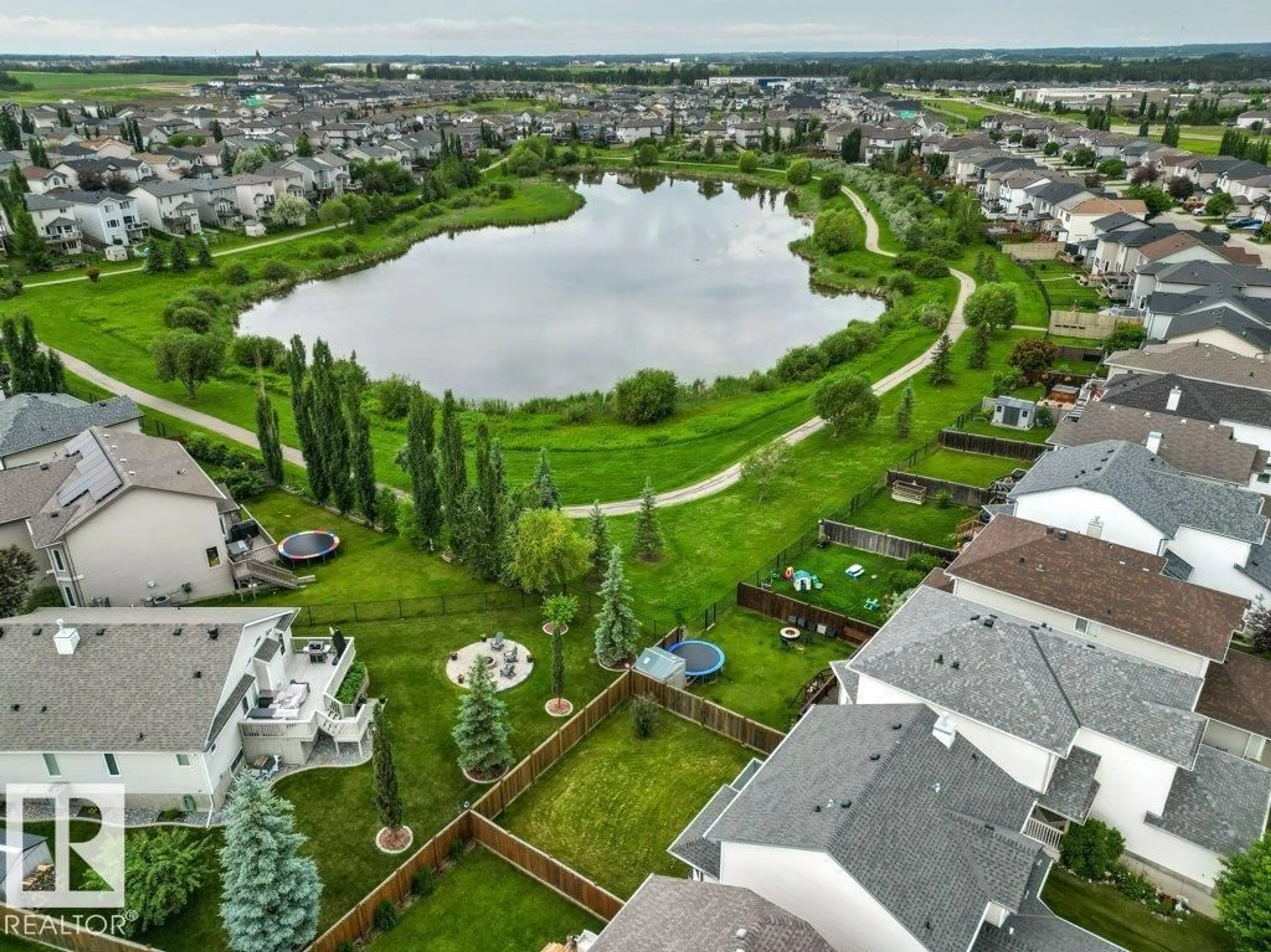 A pic from outside/outdoor area/front of a property/back of a property/a pic from drone, water/lake/river/ocean view for 27 SPRUCE RIDGE DR, Spruce Grove Alberta T7X4M8