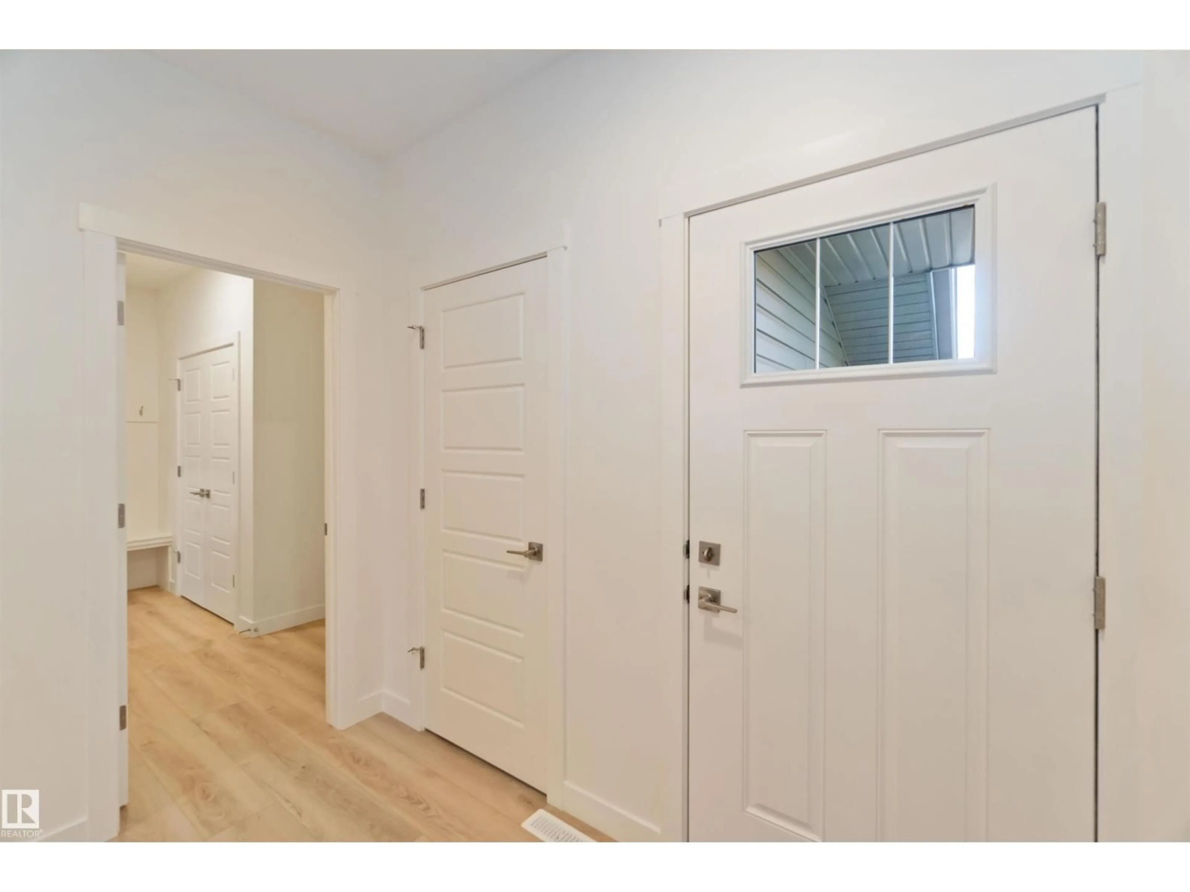 Indoor entryway for 2503 194 ST NW, Edmonton Alberta T6M1P5
