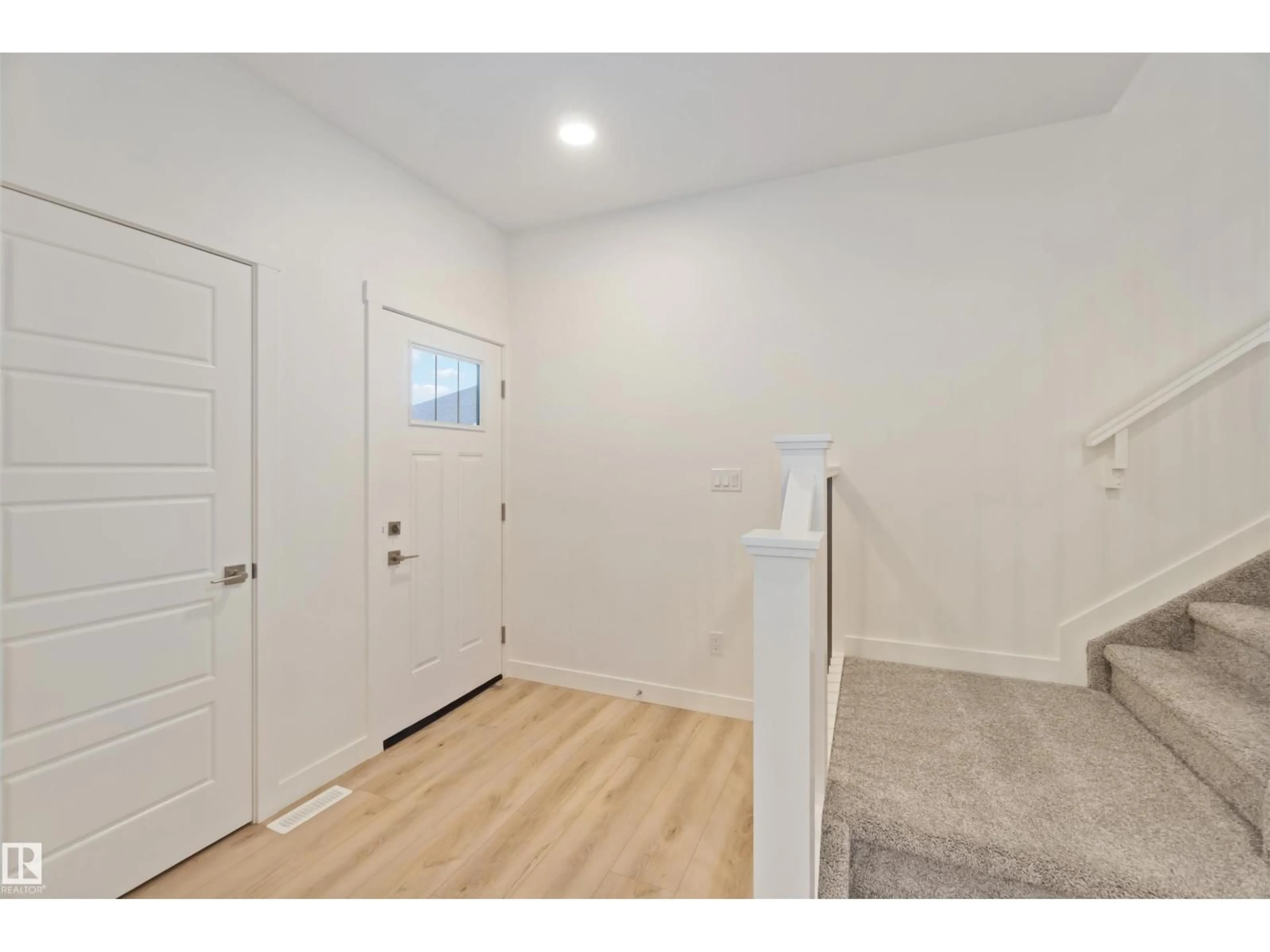 Indoor entryway for 2503 194 ST NW, Edmonton Alberta T6M1P5