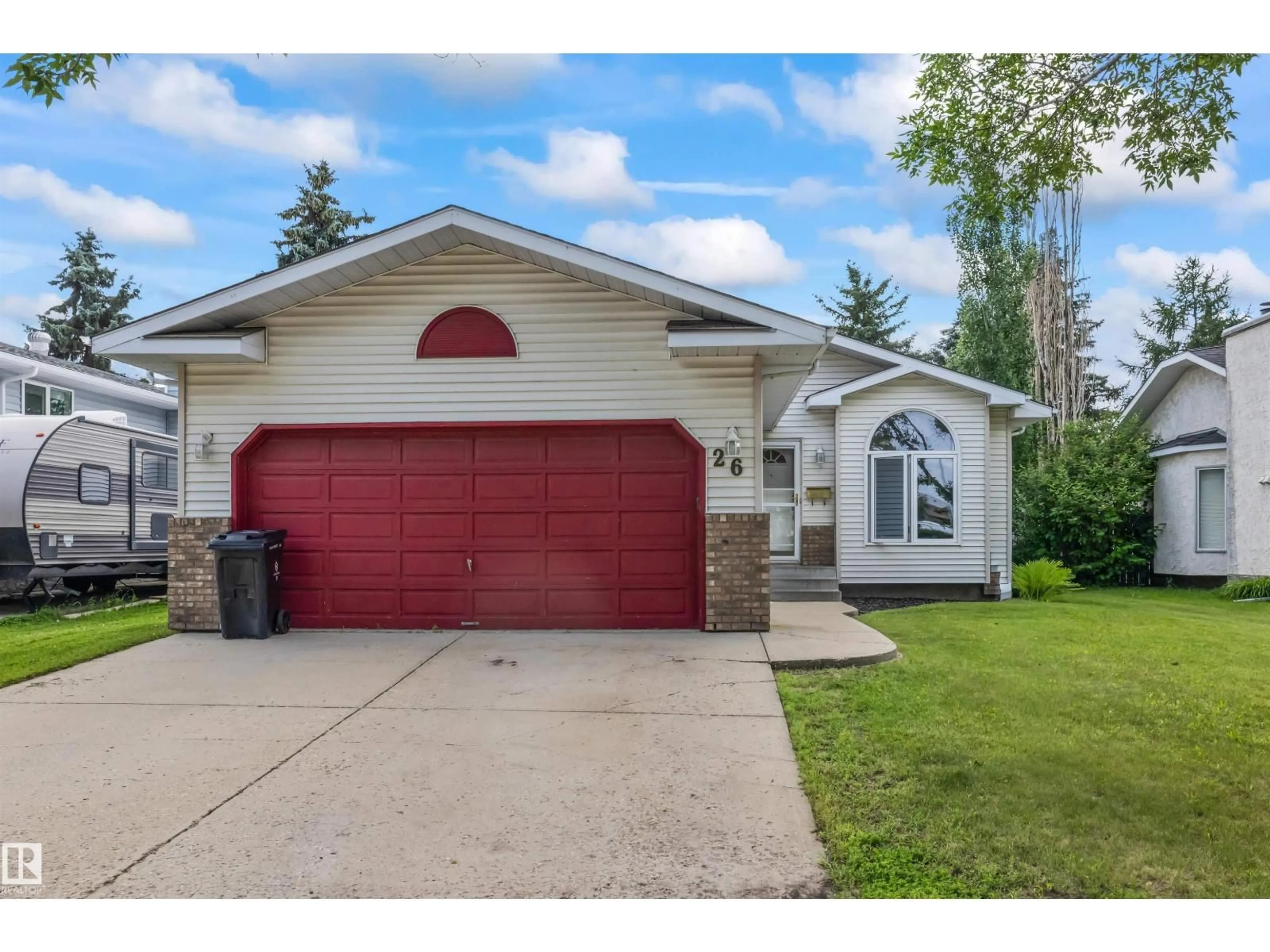 Home with vinyl exterior material, street for 26 WESTPARK WY, Fort Saskatchewan Alberta T8L3W8