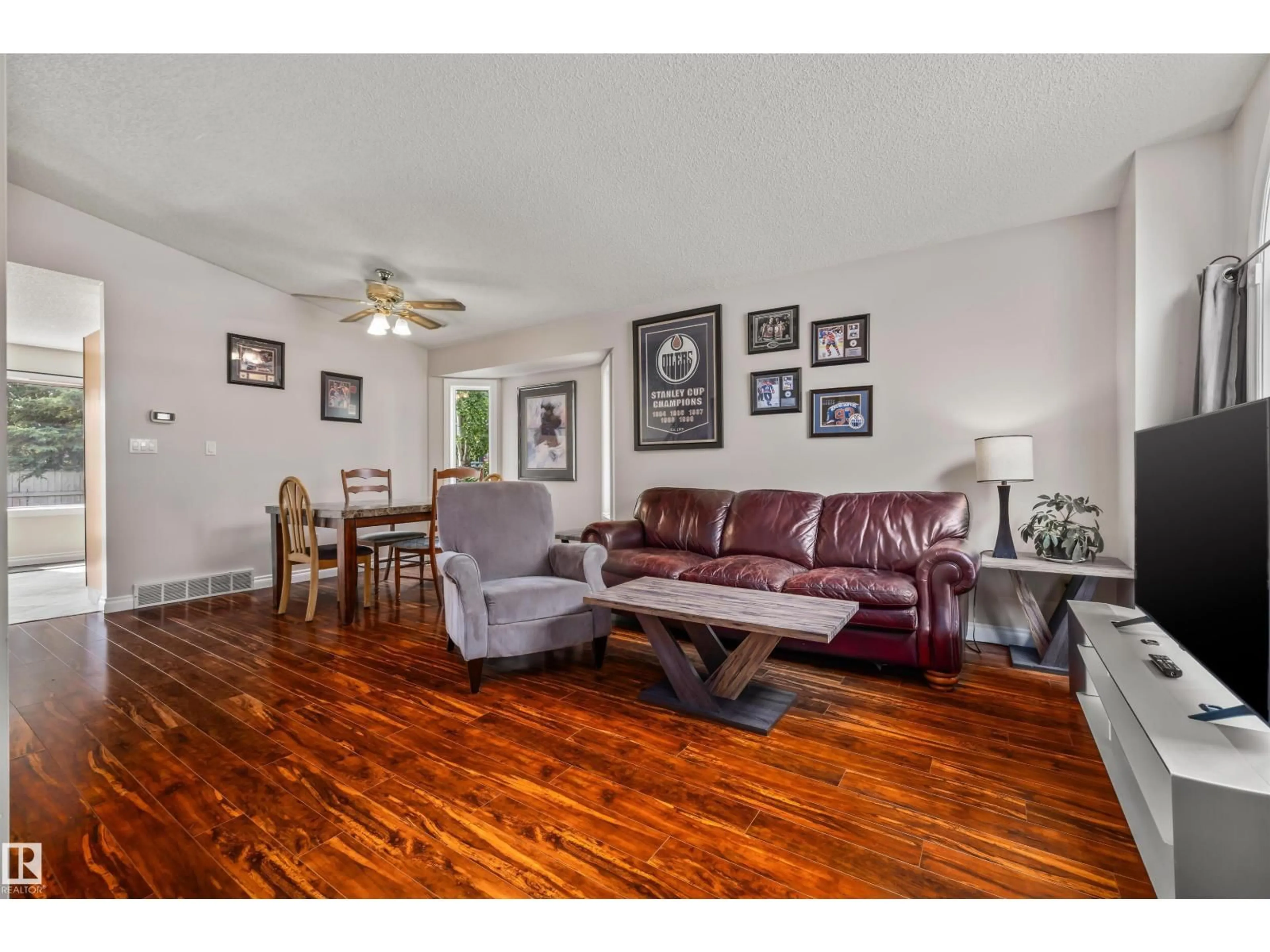 Living room with furniture, wood/laminate floor for 26 WESTPARK WY, Fort Saskatchewan Alberta T8L3W8