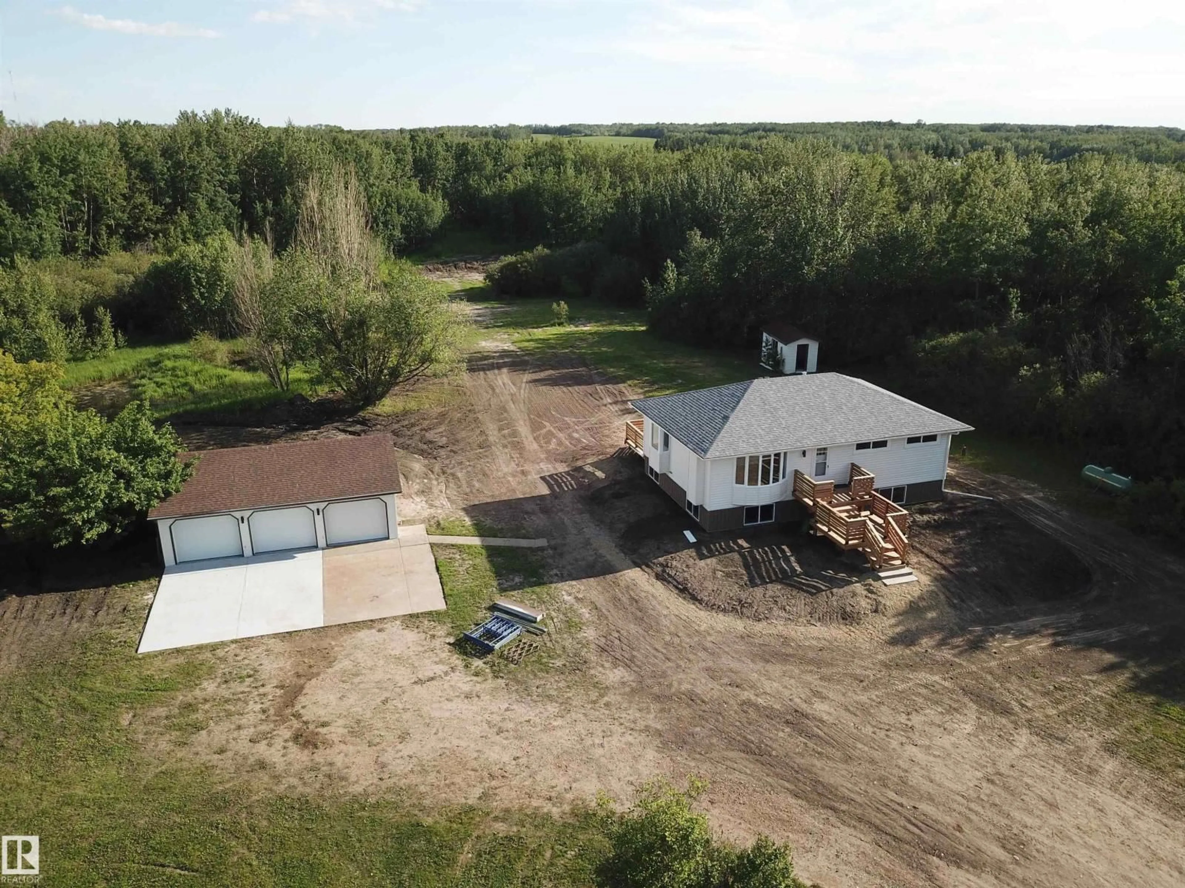 A pic from outside/outdoor area/front of a property/back of a property/a pic from drone, building for 72 50106 RG RD 200, Rural Beaver County Alberta T0B4J1