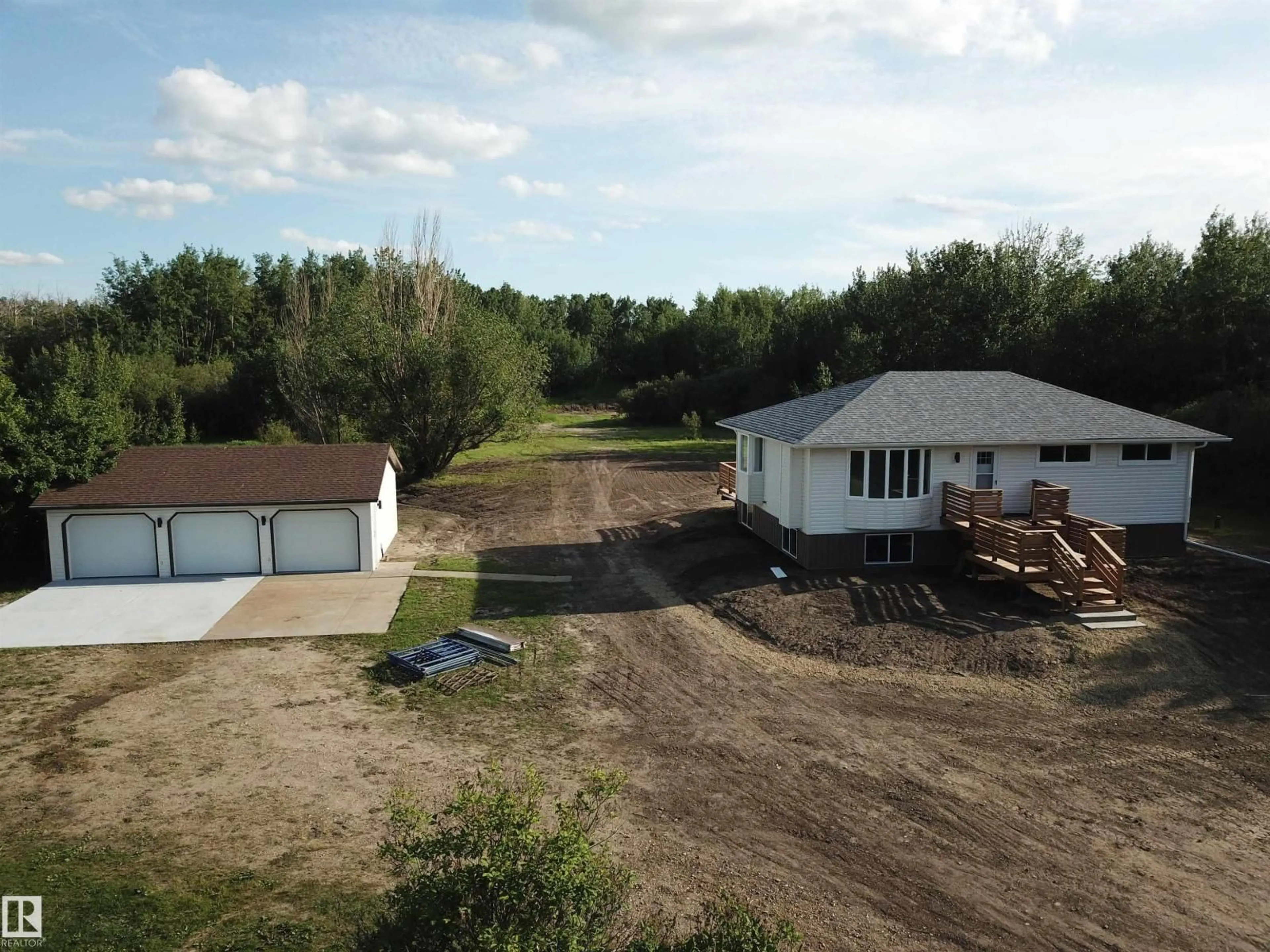 A pic from outside/outdoor area/front of a property/back of a property/a pic from drone, building for 72 50106 RG RD 200, Rural Beaver County Alberta T0B4J1