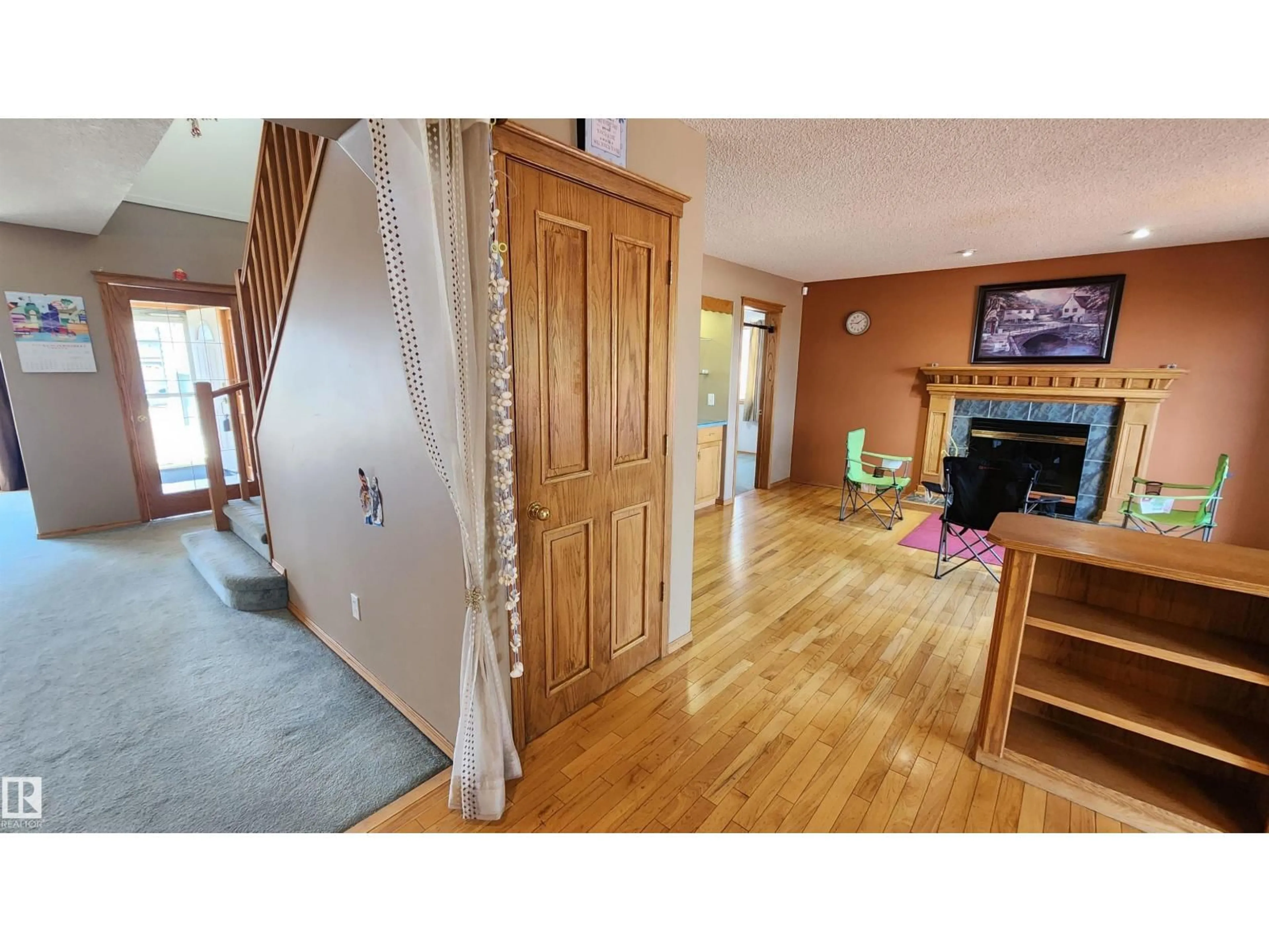 Unknown for NW - 2708 44A AV, Edmonton Alberta T6T1K1