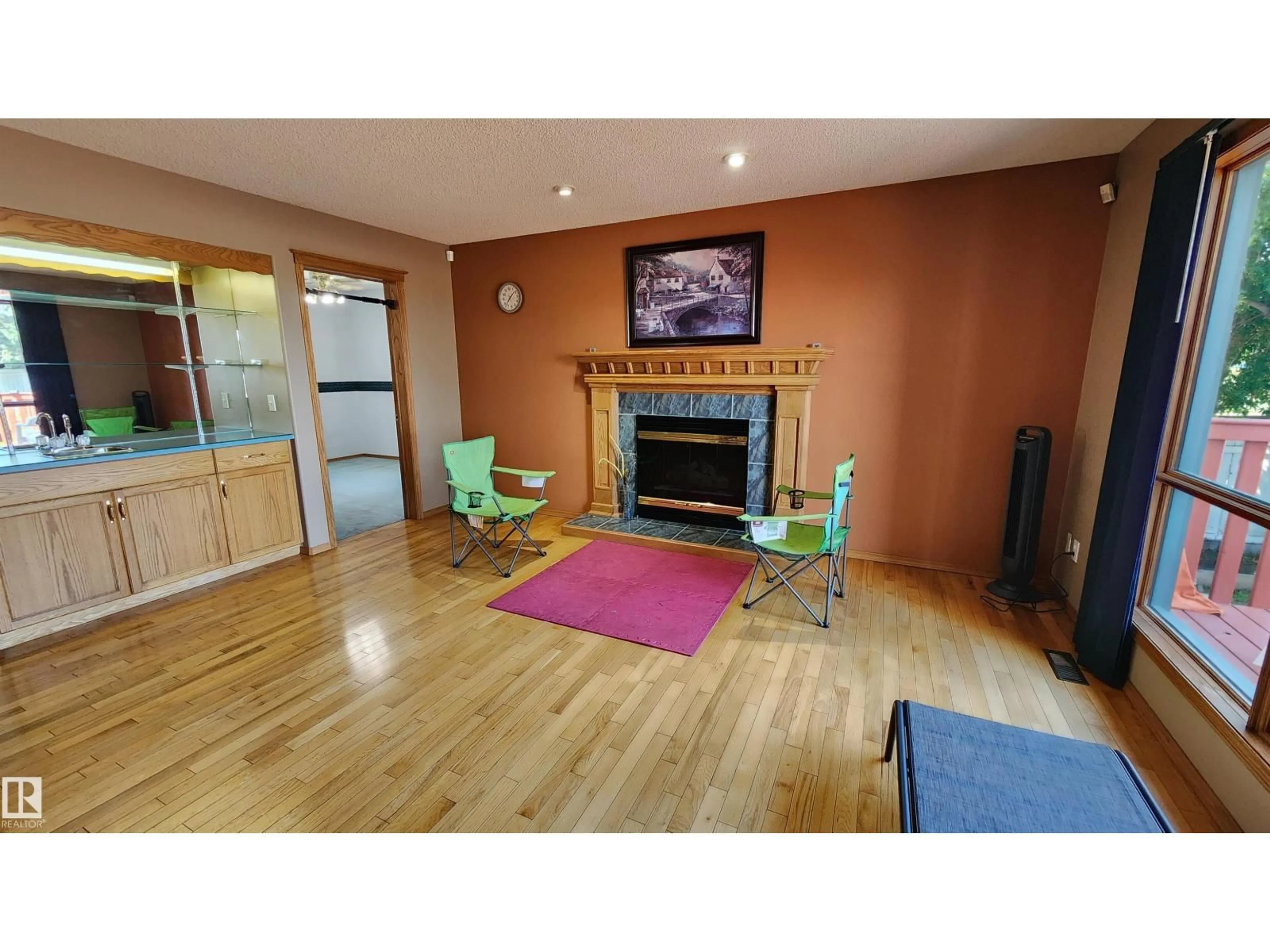 Unknown for NW - 2708 44A AV, Edmonton Alberta T6T1K1