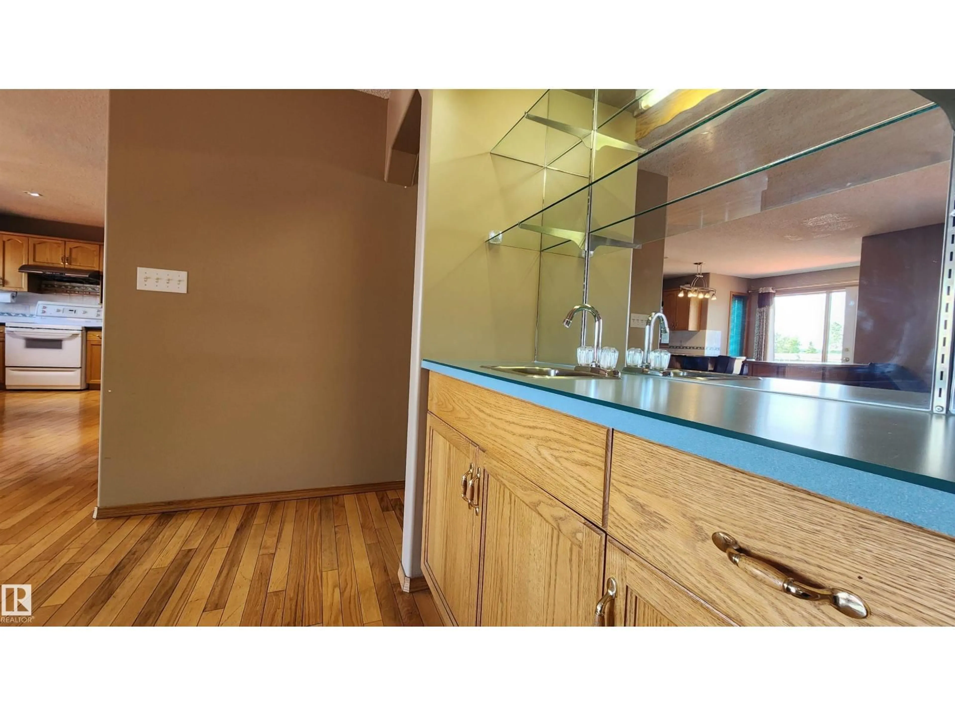 Unknown for NW - 2708 44A AV, Edmonton Alberta T6T1K1