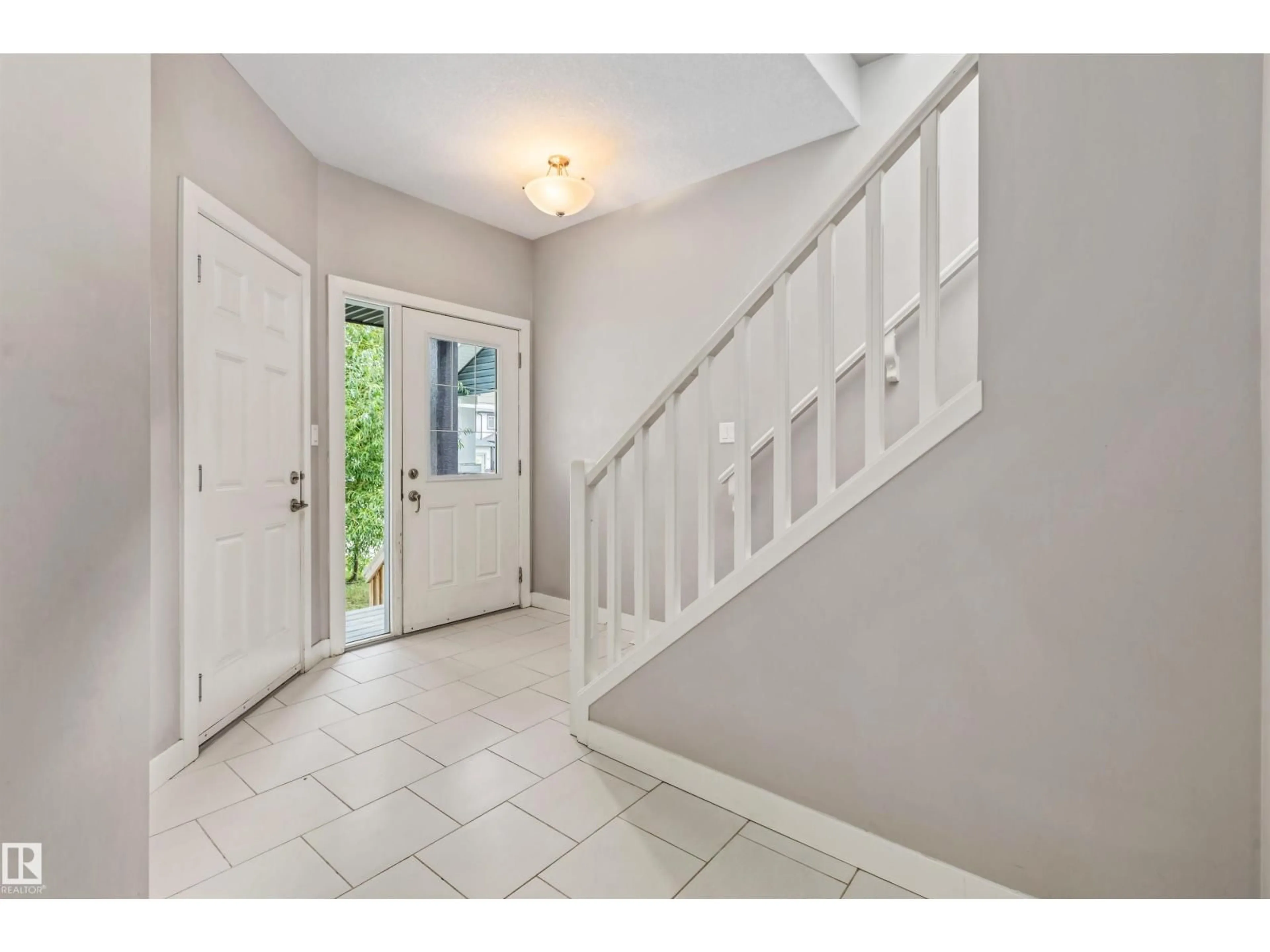Indoor entryway for 15 REDDING WY, Fort Saskatchewan Alberta T8L0S7