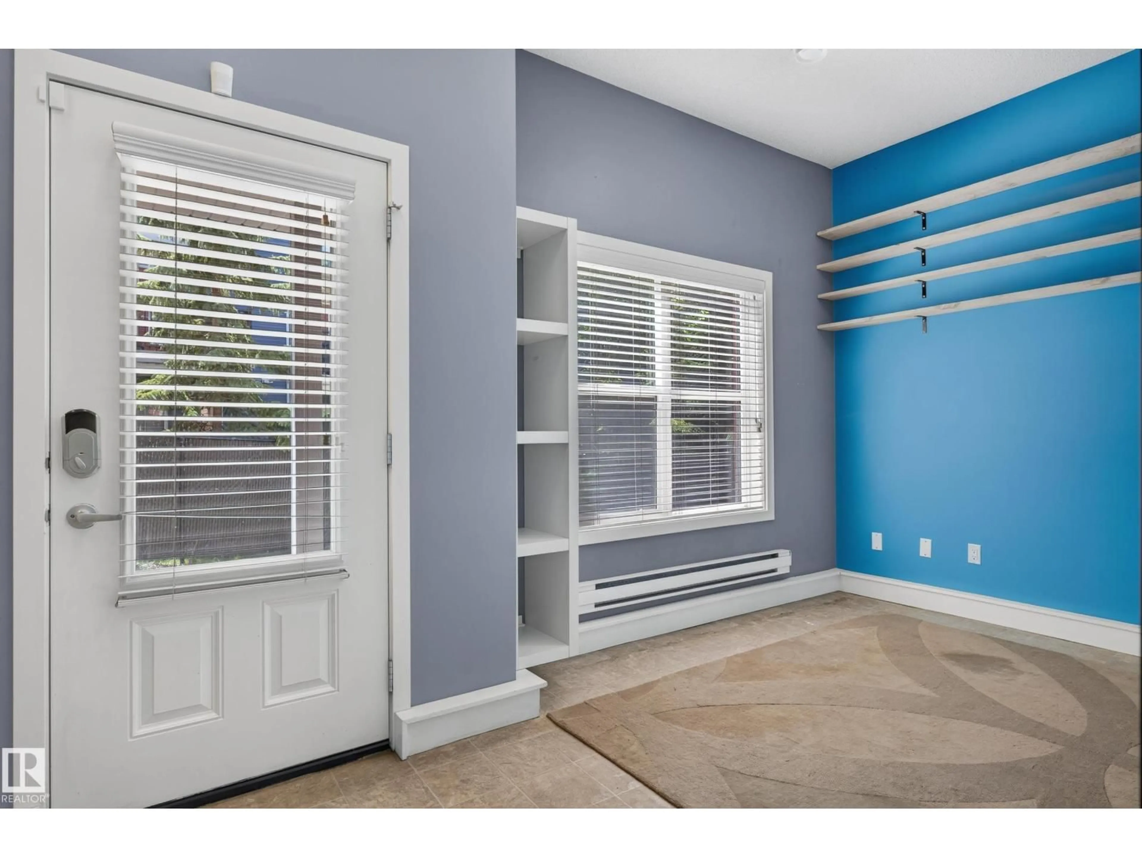 Indoor entryway for 24 - 655 WATT BV, Edmonton Alberta T6X0Y2