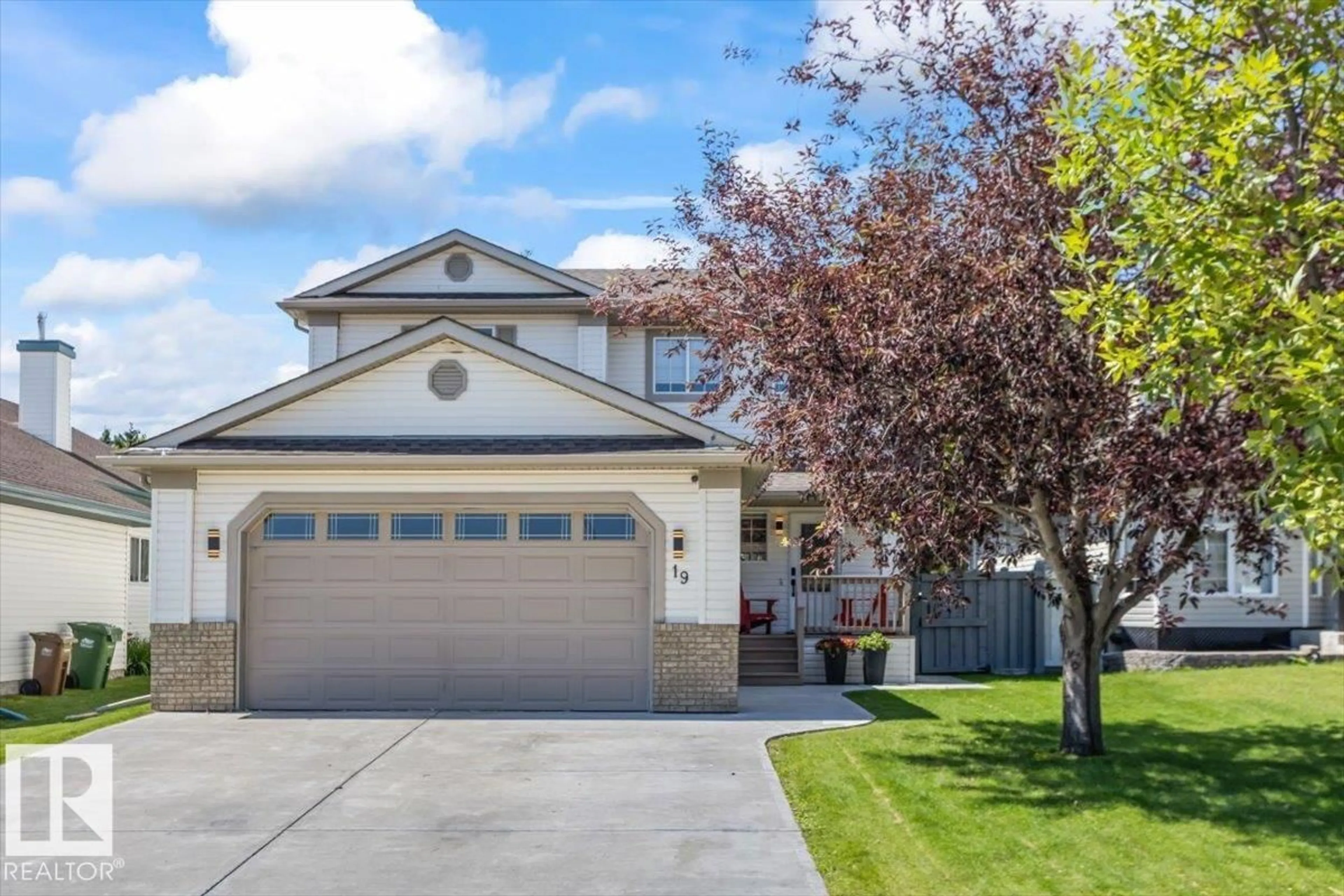 Home with vinyl exterior material, street for 19 ORLANDO DR, St. Albert Alberta T8N6V6