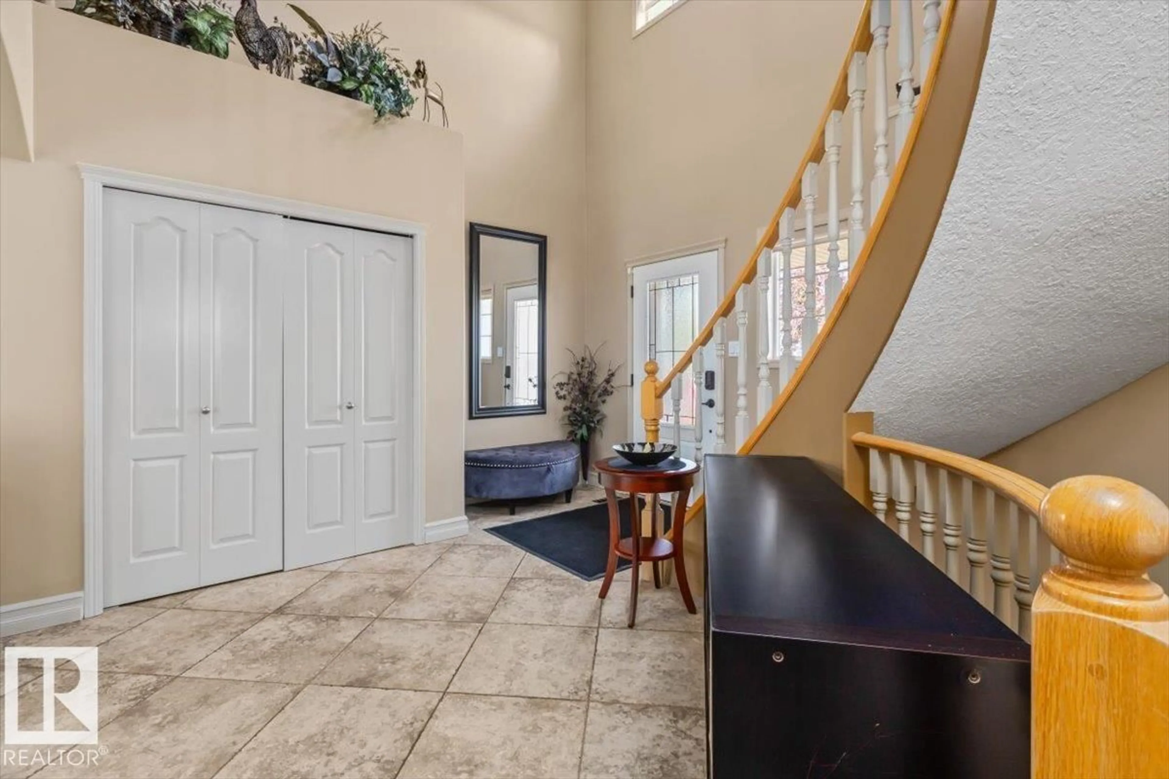 Indoor foyer for 19 ORLANDO DR, St. Albert Alberta T8N6V6