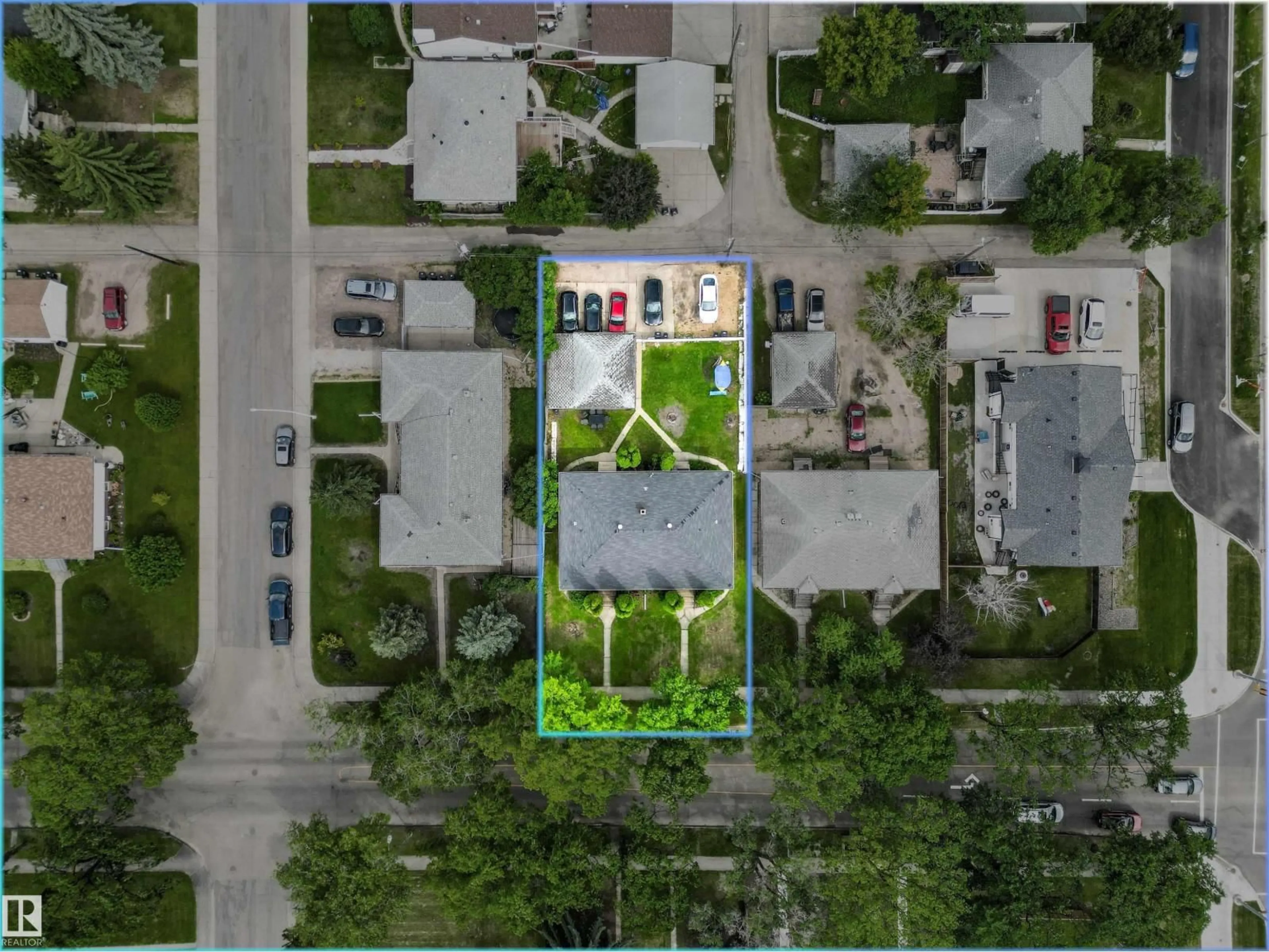 A pic from outside/outdoor area/front of a property/back of a property/a pic from drone, street for NW - 11115 116 ST, Edmonton Alberta T5G2V7
