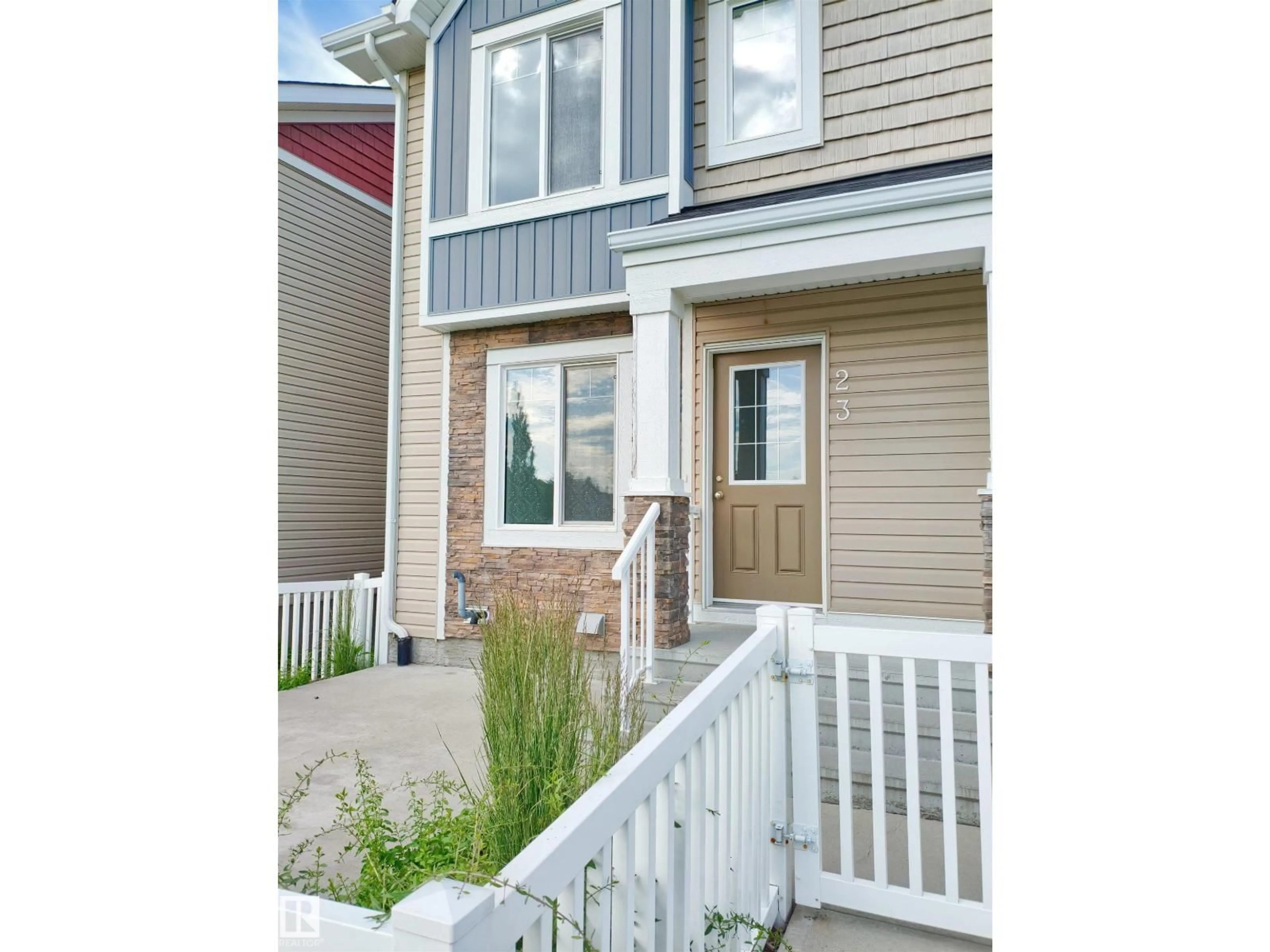 Home with vinyl exterior material, street for 23 - 1508 105 ST NW, Edmonton Alberta T6J5R8