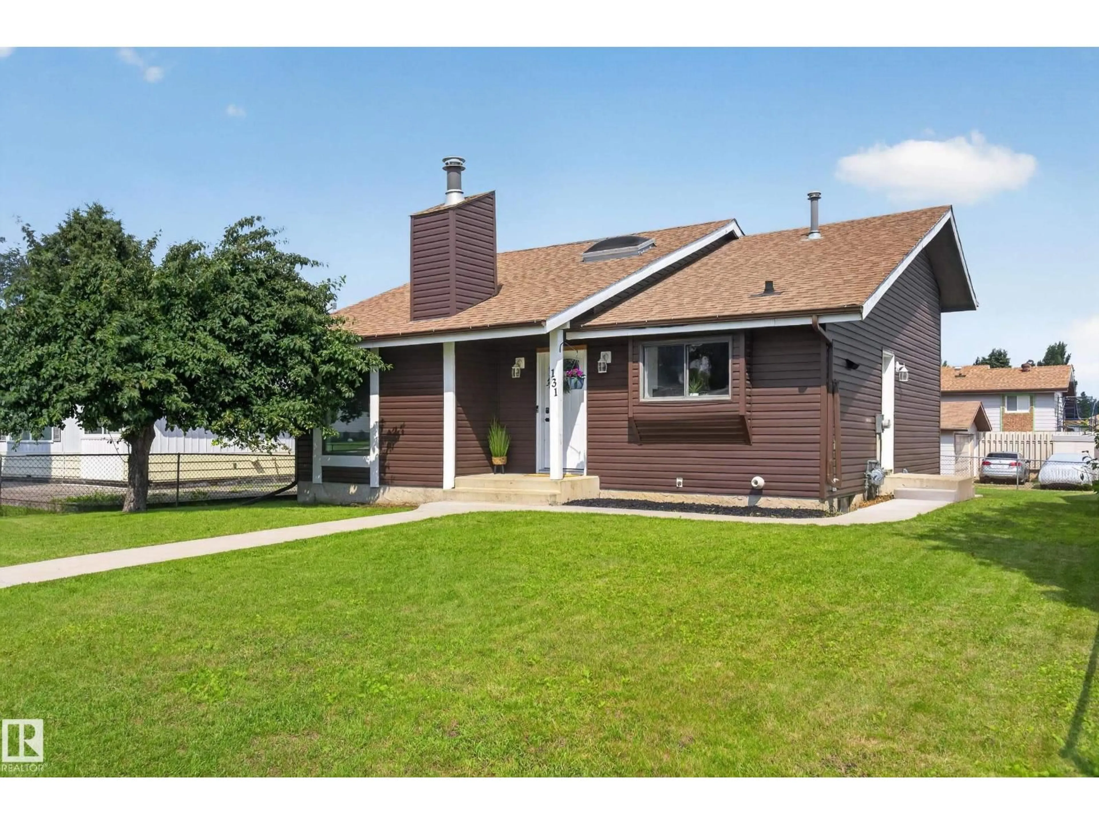 Home with vinyl exterior material, street for 131 CAMERON CRESCENT, Wetaskiwin Alberta T9A3H5