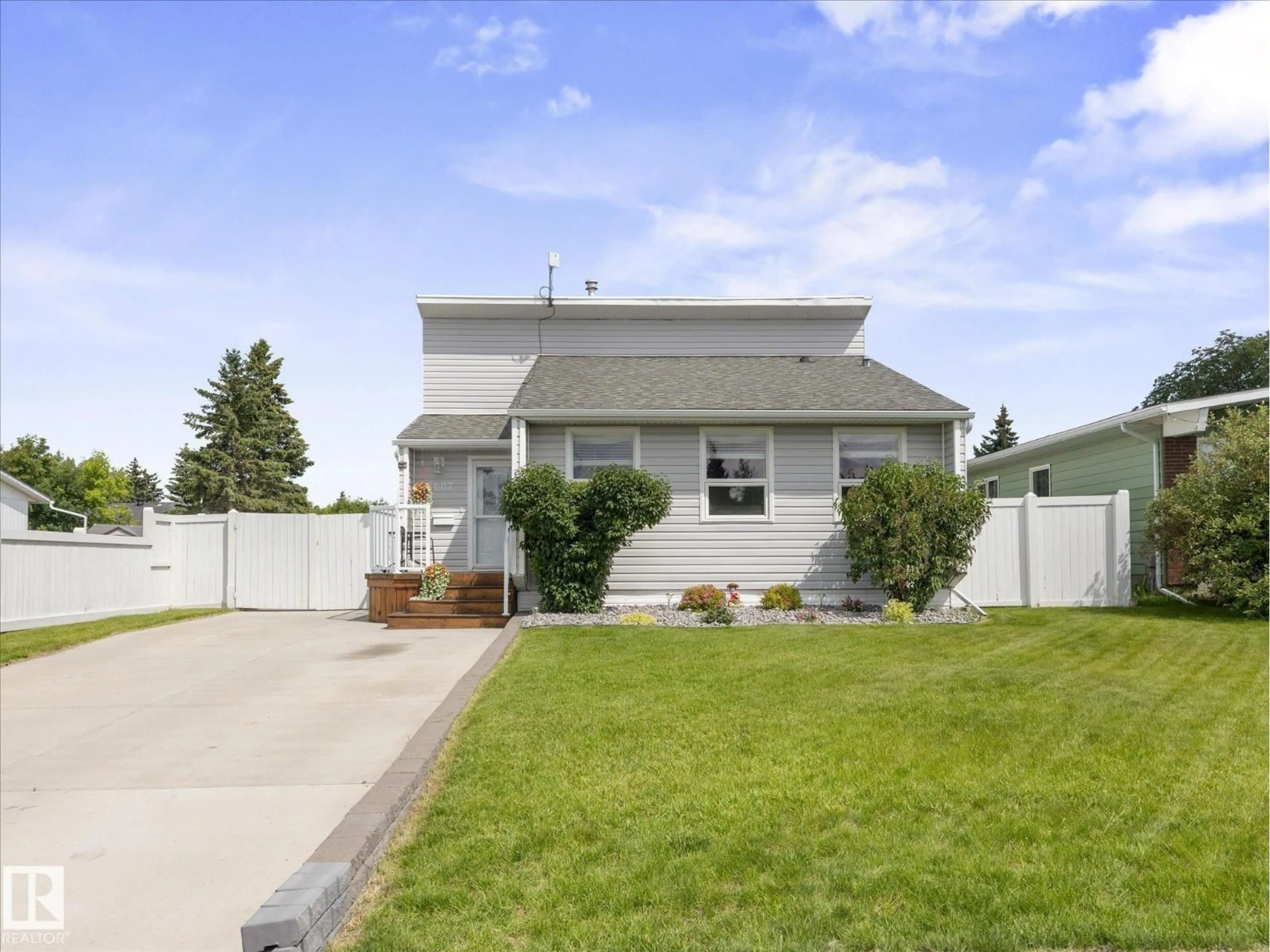 Home with vinyl exterior material, street for 3607 42 ST, Leduc Alberta T9E6A5