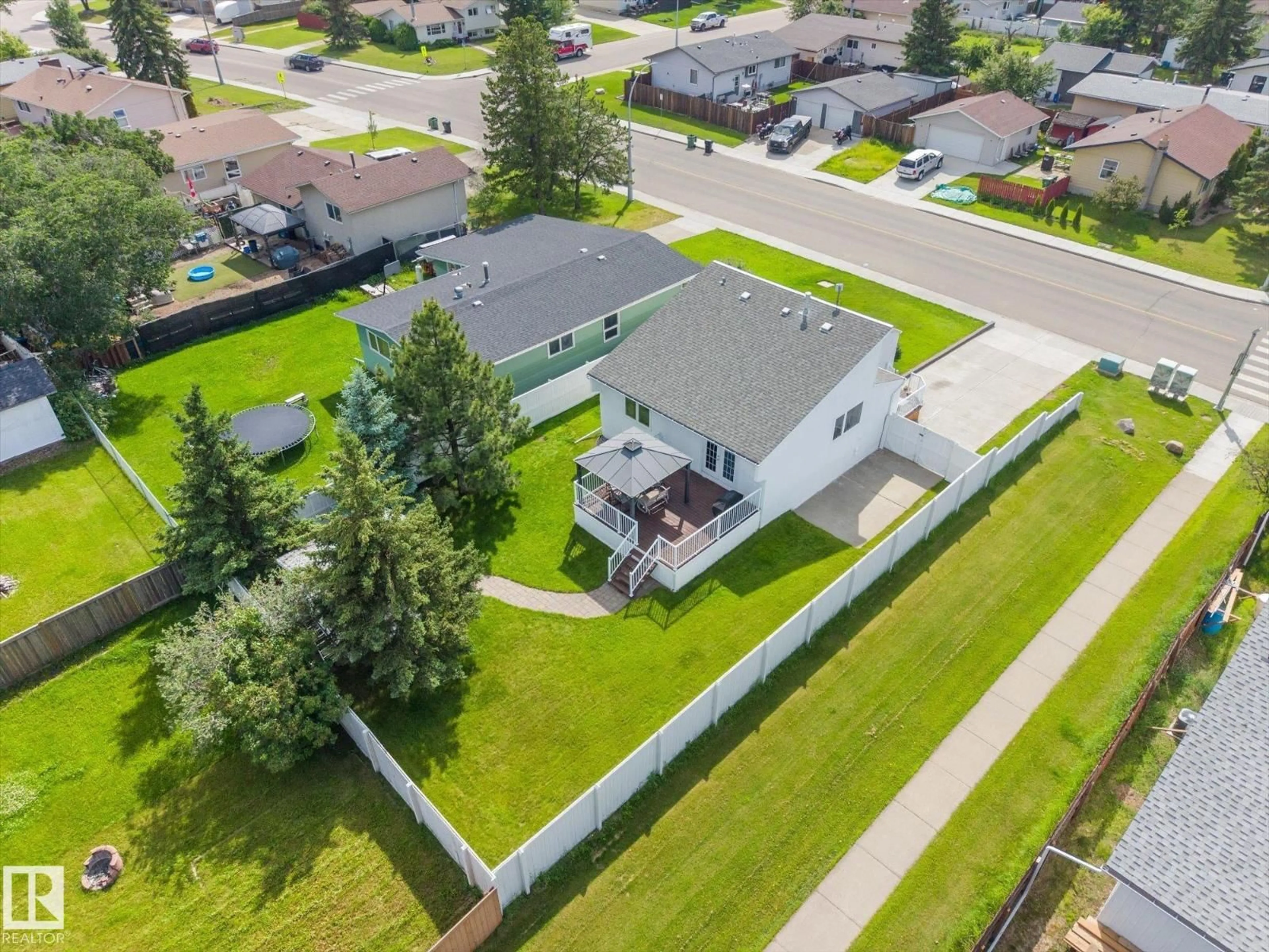 A pic from outside/outdoor area/front of a property/back of a property/a pic from drone, street for 3607 42 ST, Leduc Alberta T9E6A5