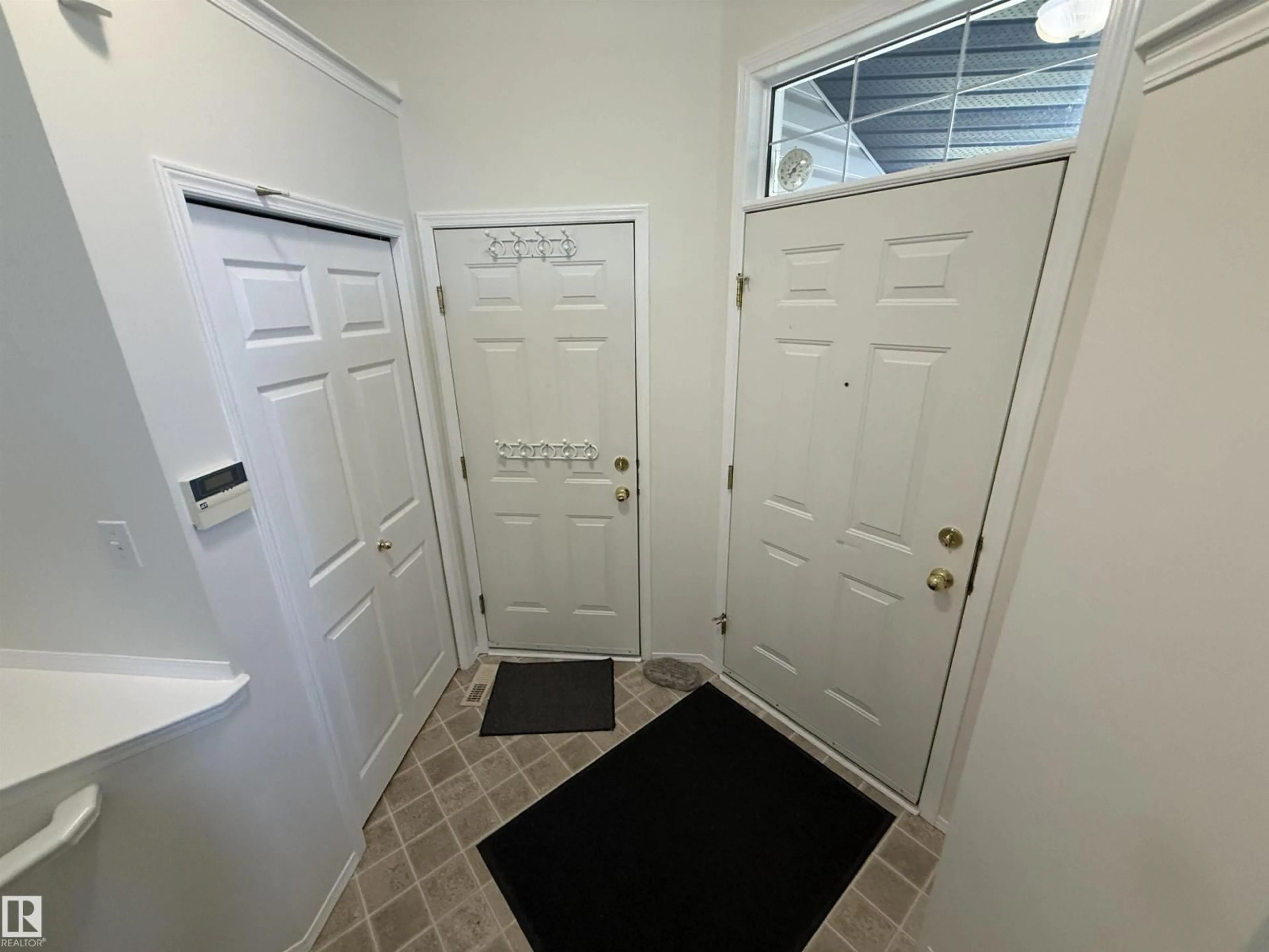 Indoor entryway for 25 HEATHERGLEN CR, Spruce Grove Alberta T7X3X4