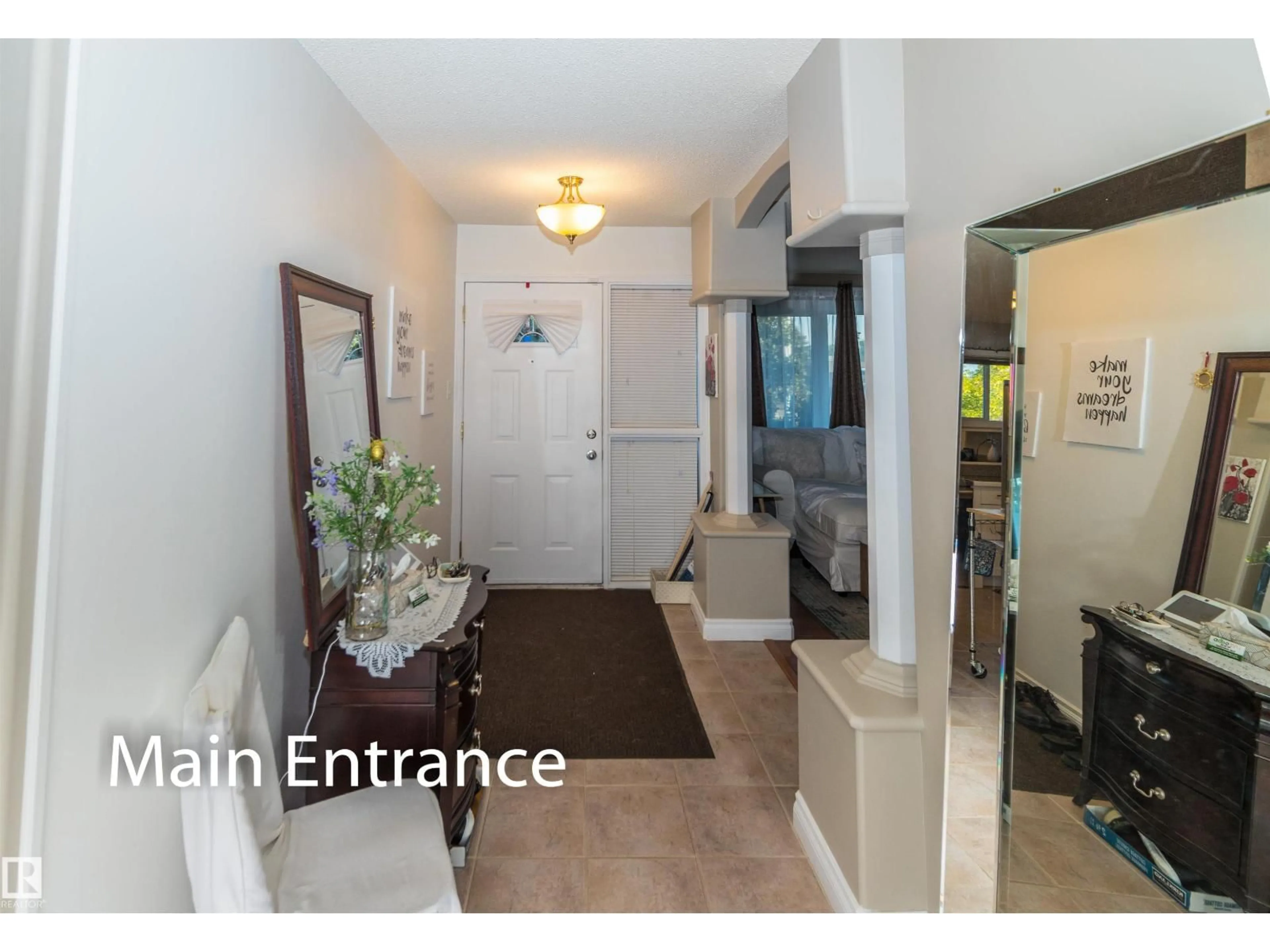 Indoor entryway for NW - 14904 107 AV, Edmonton Alberta T5P4Z2