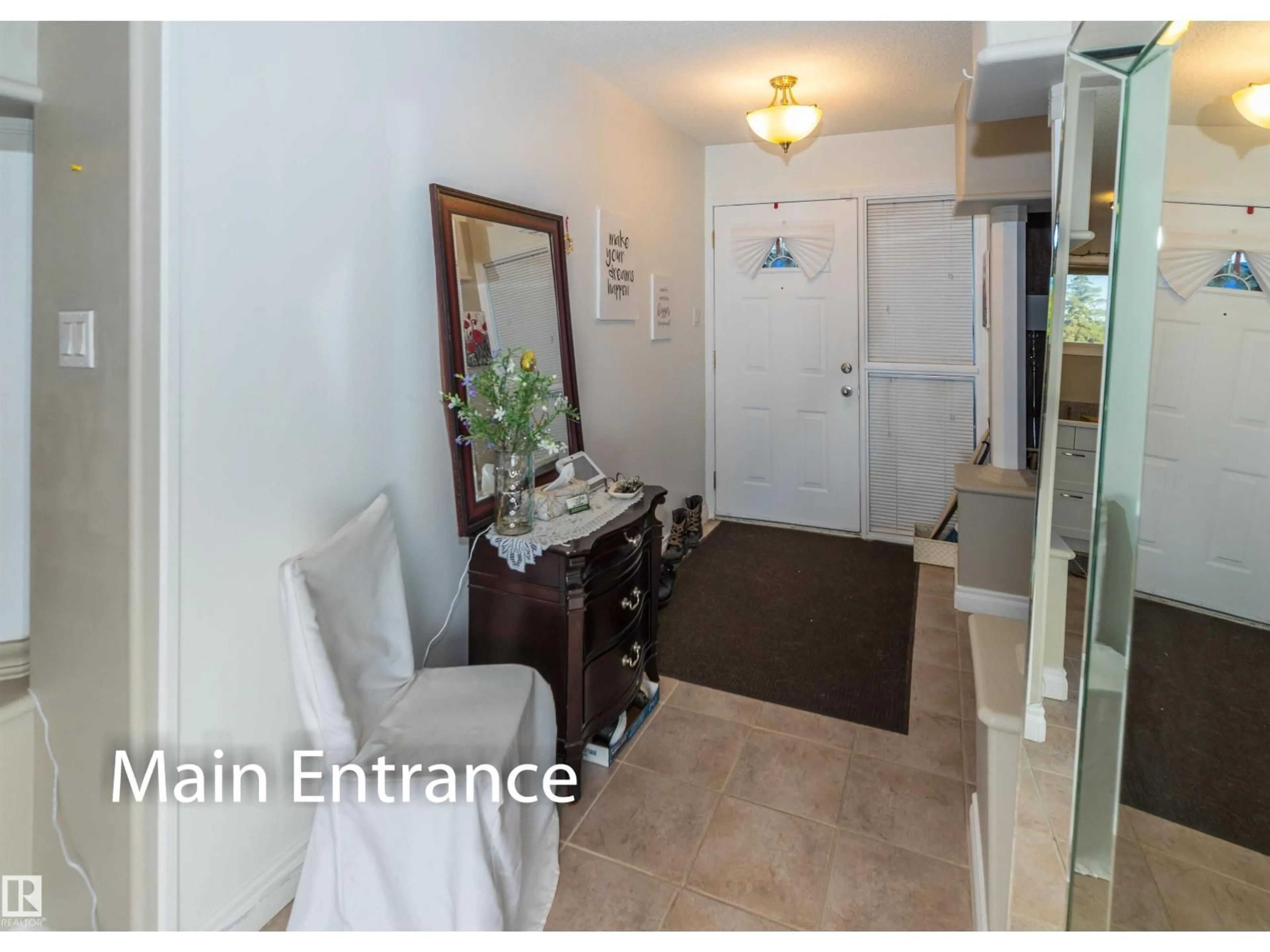 Indoor entryway for NW - 14904 107 AV, Edmonton Alberta T5P4Z2