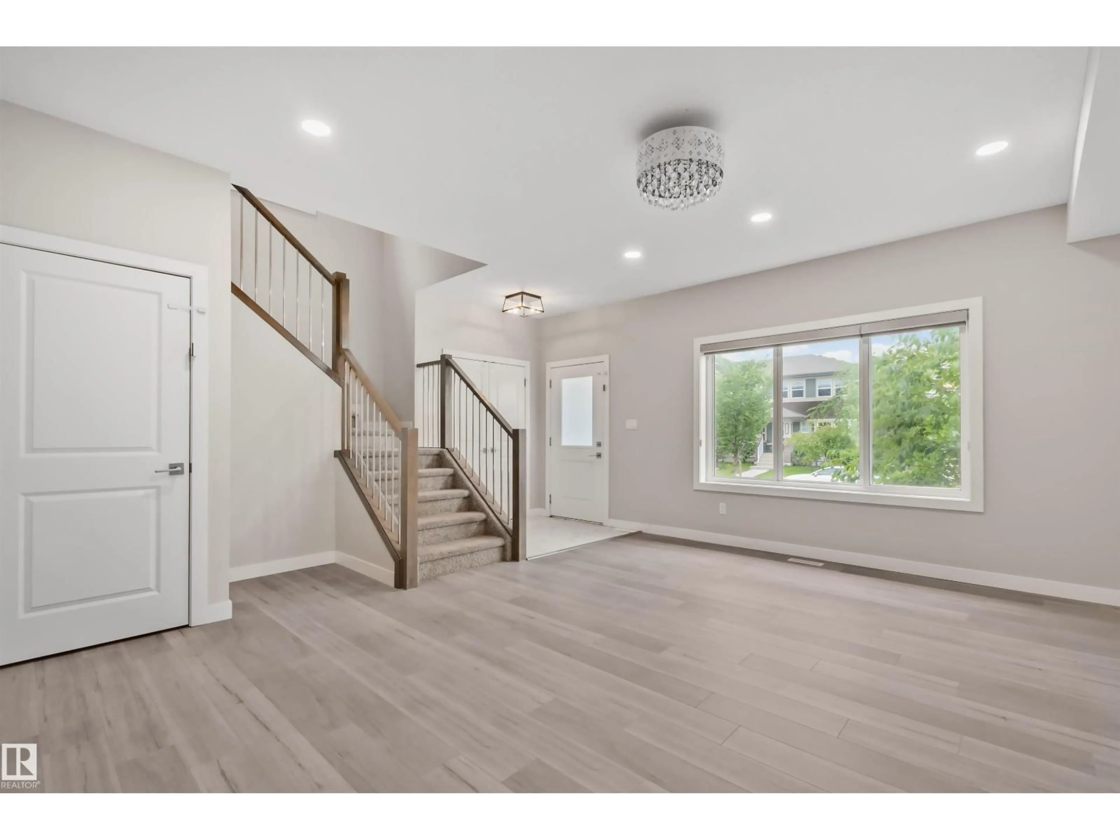 Indoor entryway for 383 CHARLESWORTH DR, Edmonton Alberta T6X2G5