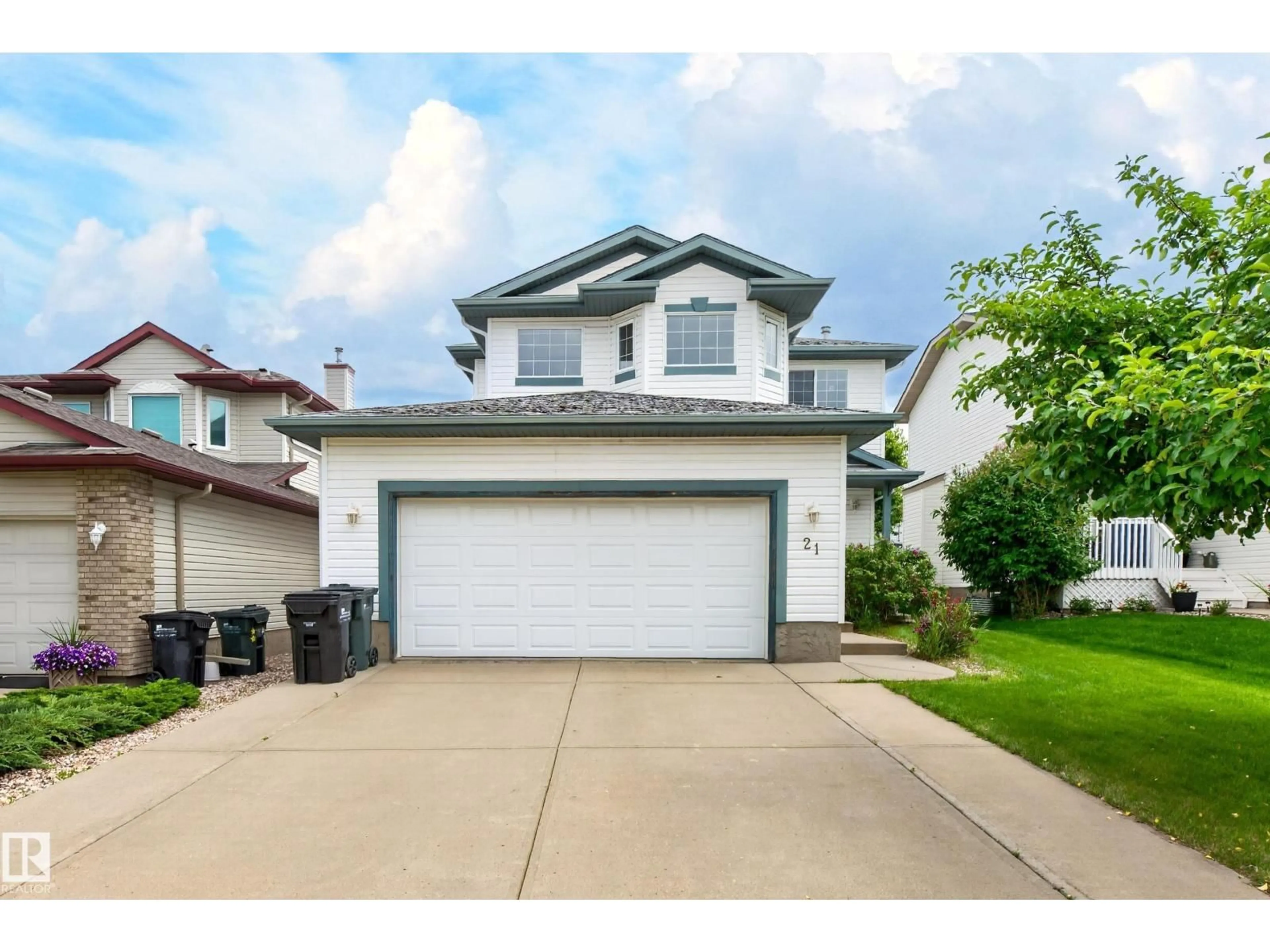Home with vinyl exterior material, street for 21 CROCUS WY, Sherwood Park Alberta T8H2J9
