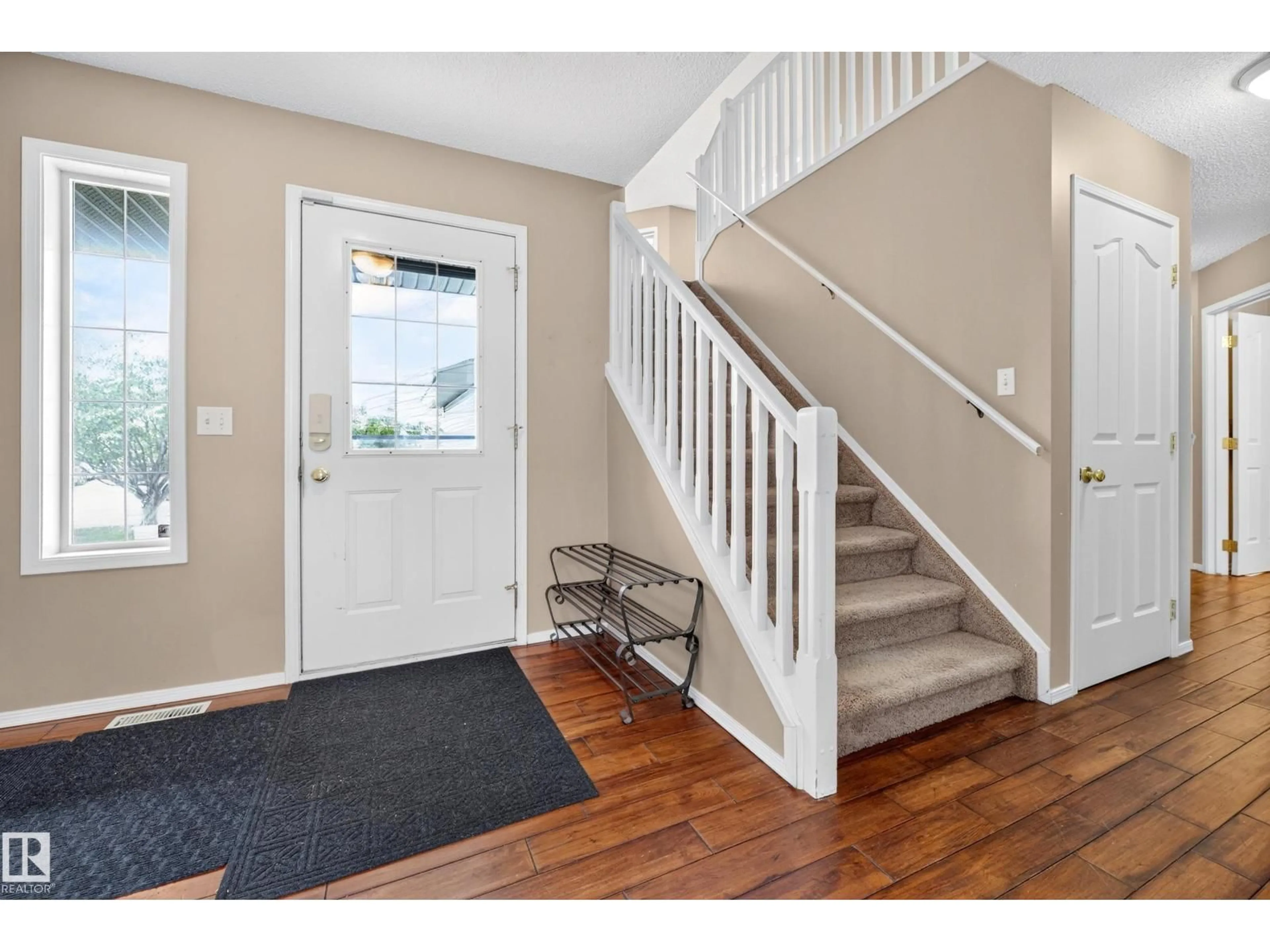 Indoor entryway for 21 CROCUS WY, Sherwood Park Alberta T8H2J9
