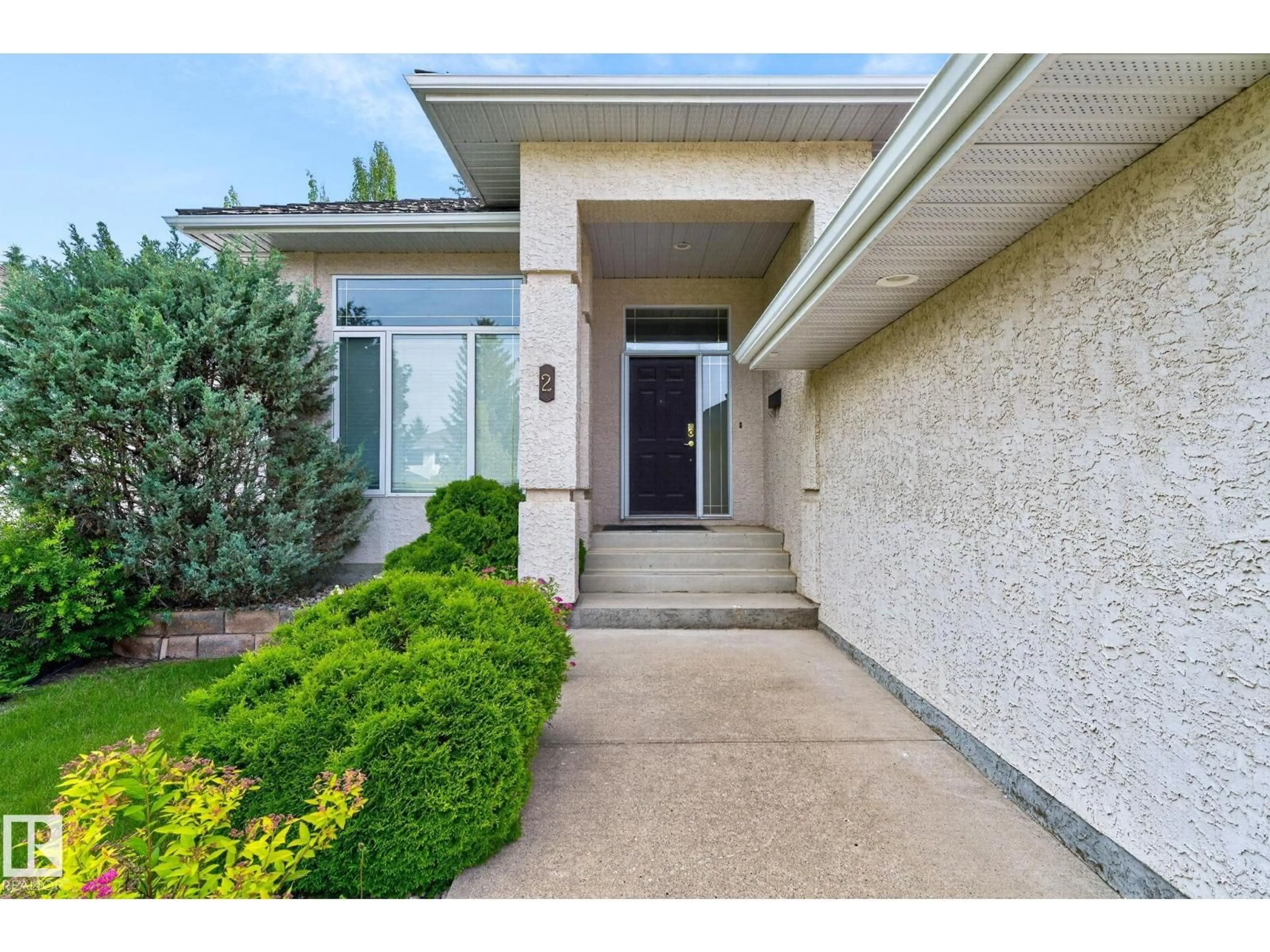 Indoor entryway for 2 KEATING PT, St. Albert Alberta T8N5W8