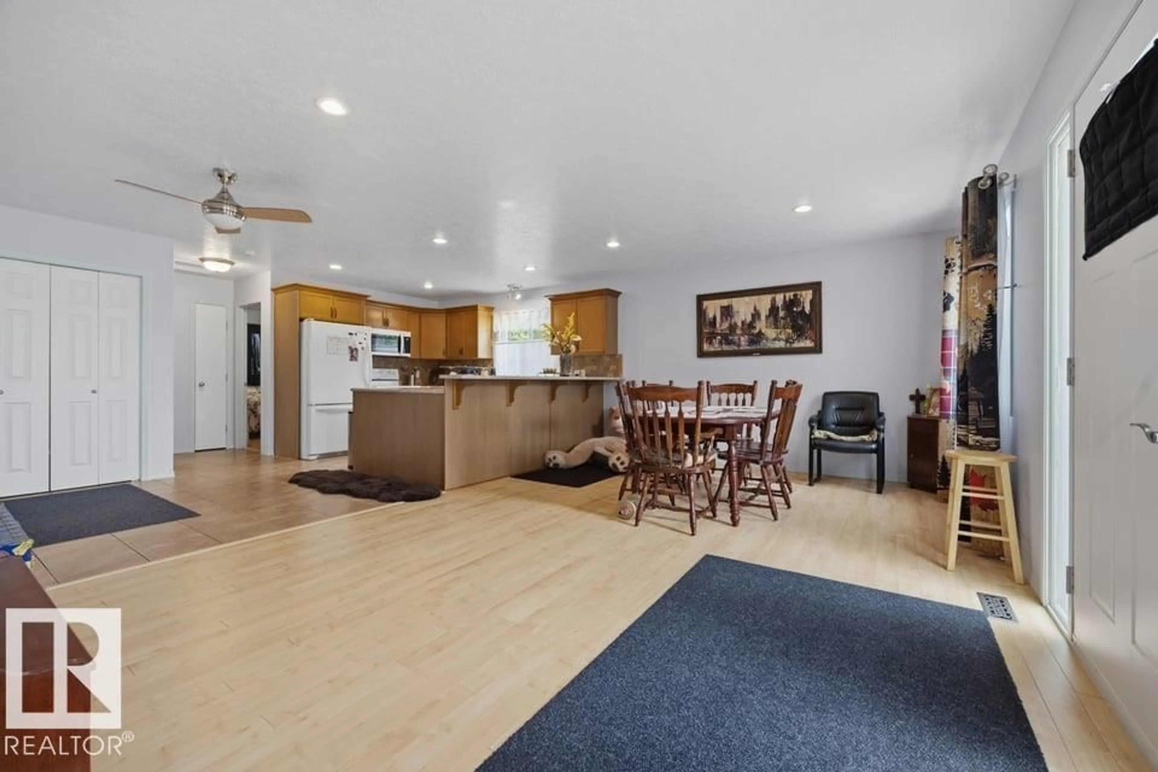 Open concept kitchen, unknown for 9530 122 AV, Edmonton Alberta T5G0T6