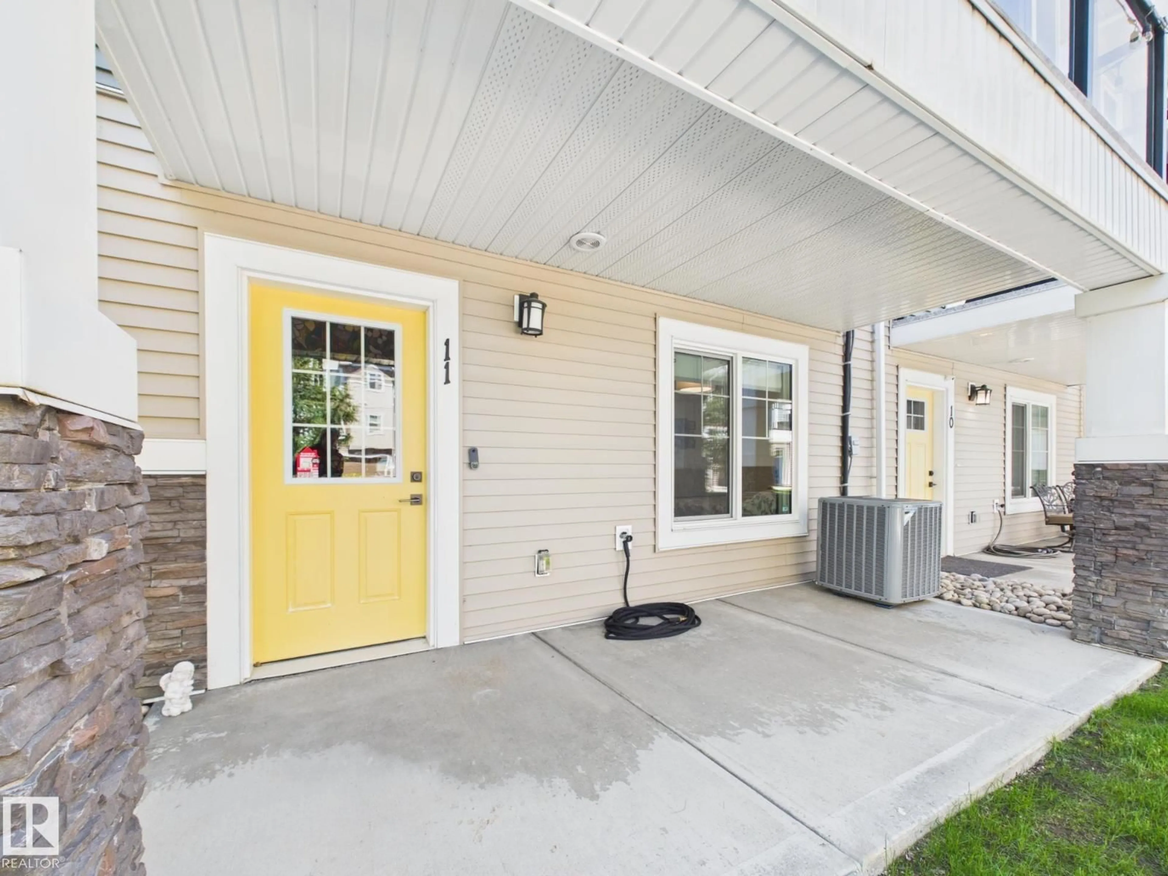 Indoor entryway for #11 - 230 EDGEMONT RD, Edmonton Alberta T6M0Y8