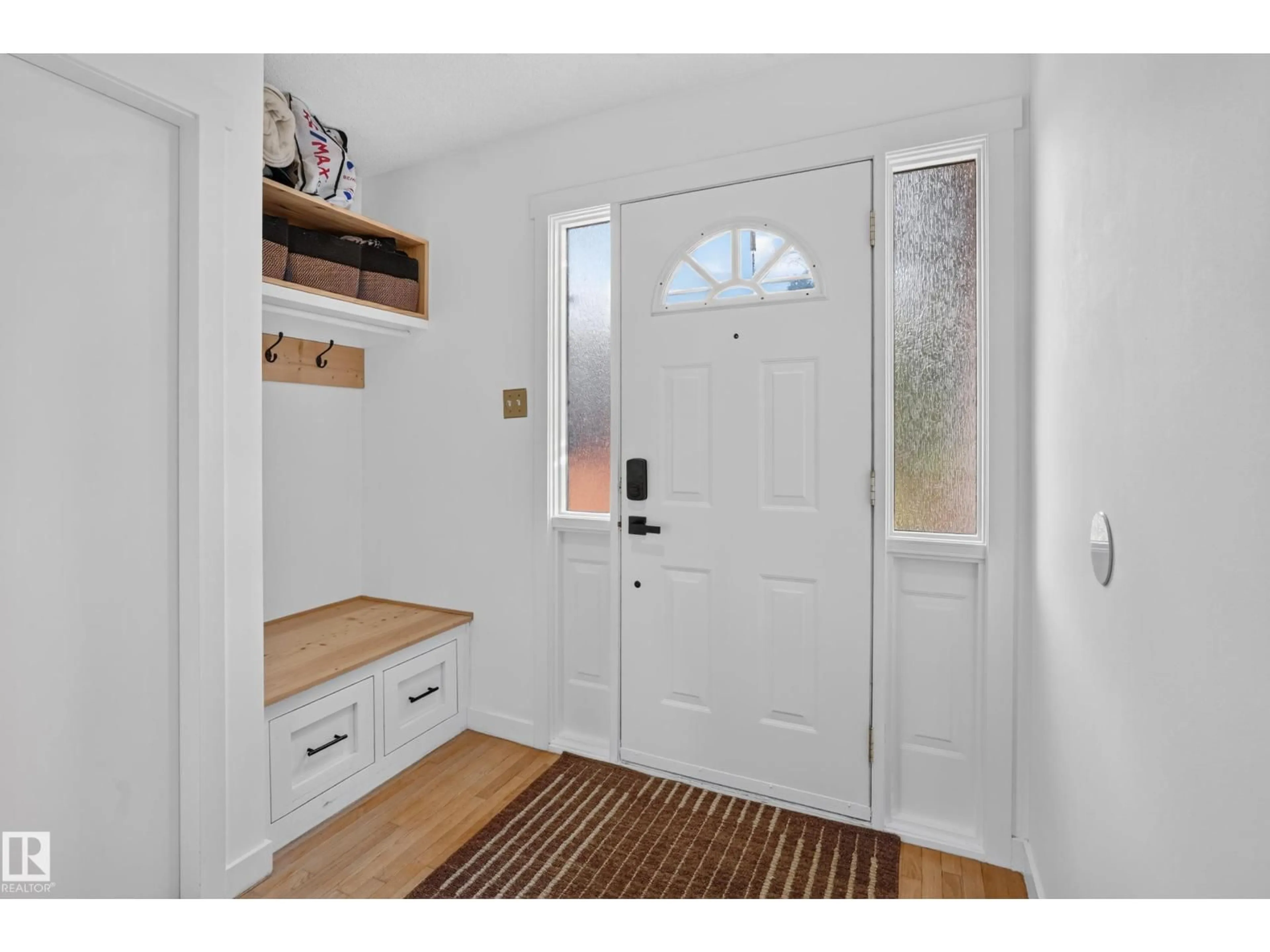 Indoor entryway for NW - 6712 36A AV, Edmonton Alberta T6K1S3