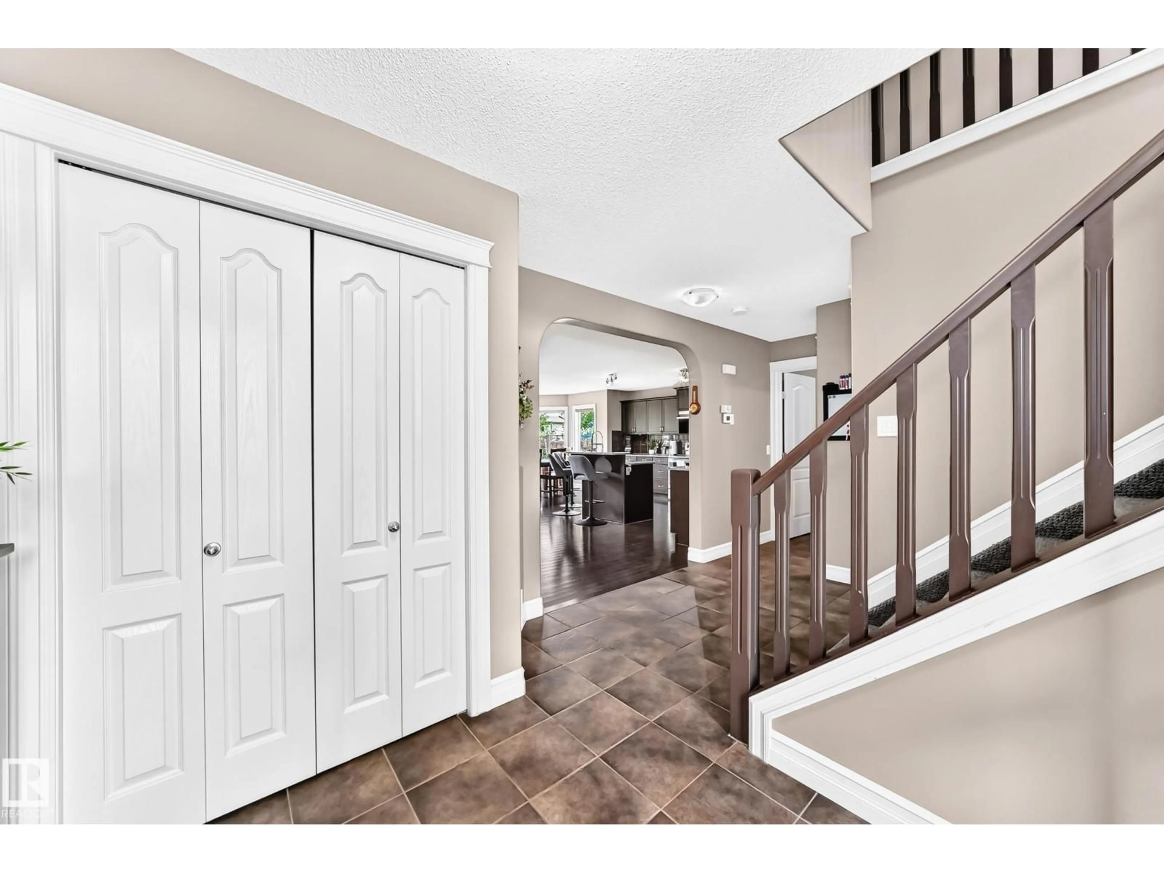 Indoor entryway for 1212 WESTERRA CR, Stony Plain Alberta T7Z0B2