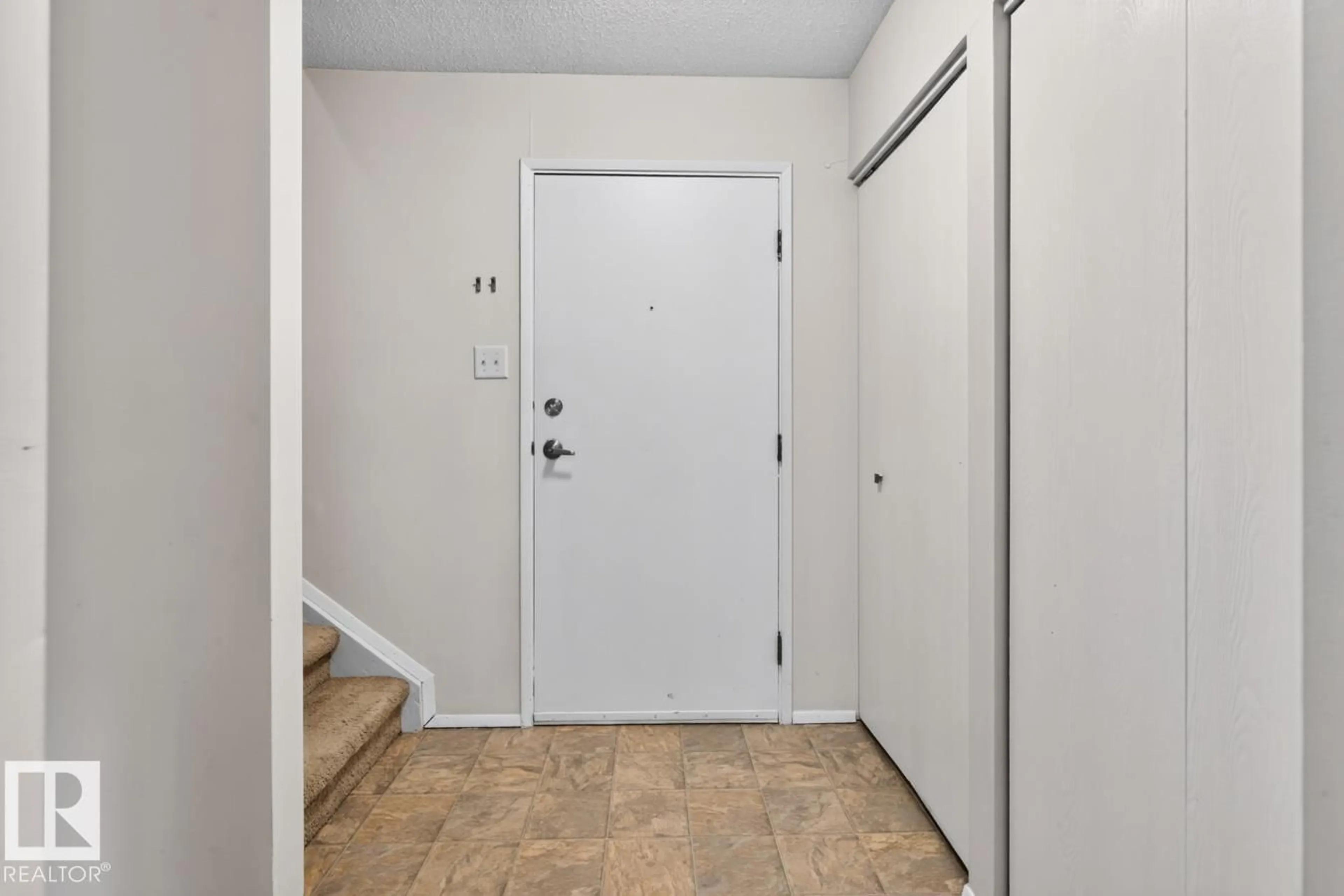 Indoor entryway for #106 - 237 WOODVALE RD, Edmonton Alberta T6L1G7