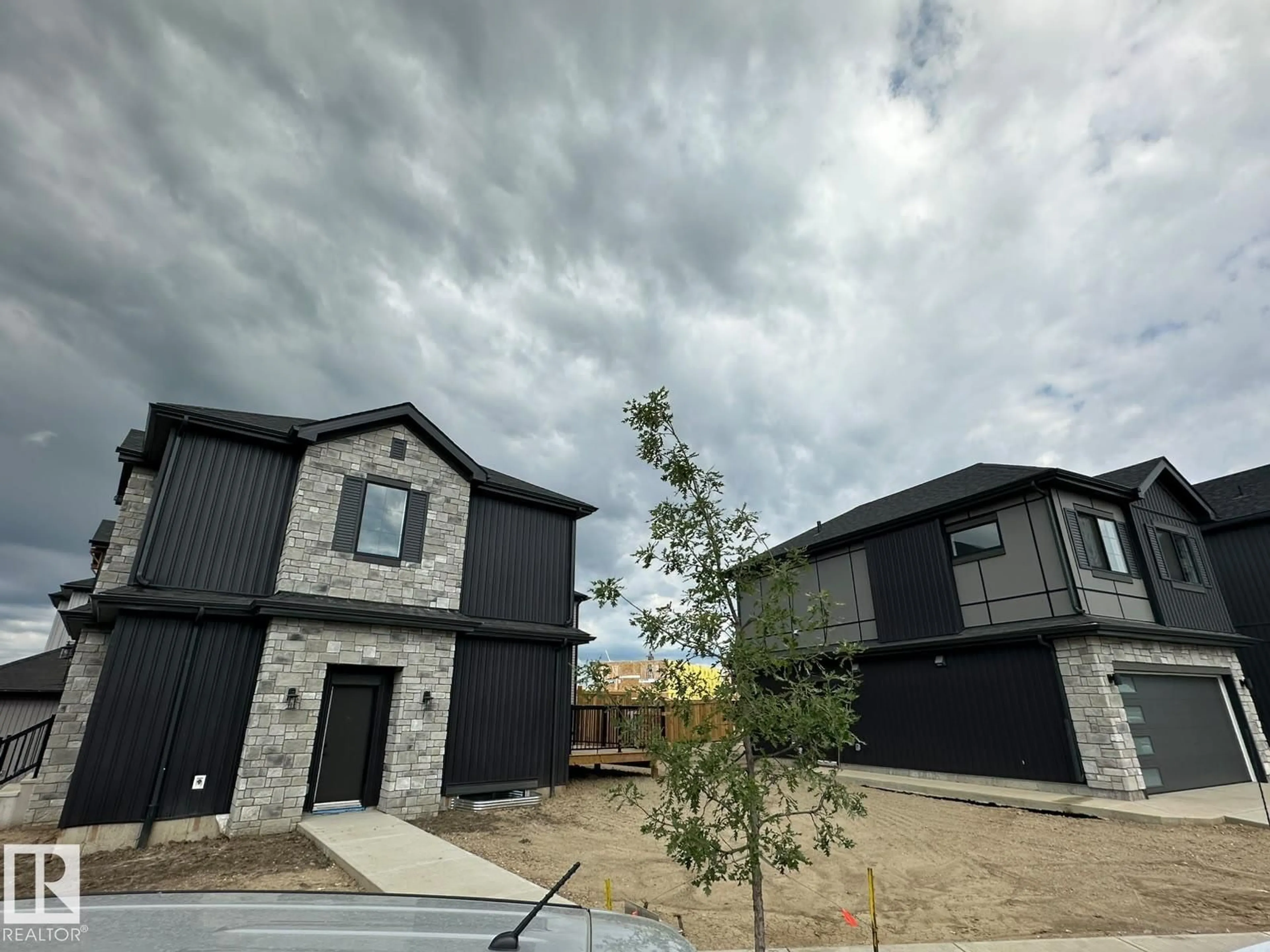 A pic from outside/outdoor area/front of a property/back of a property/a pic from drone, unknown for 30 CHARTRES CL, St. Albert Alberta T8T2C9
