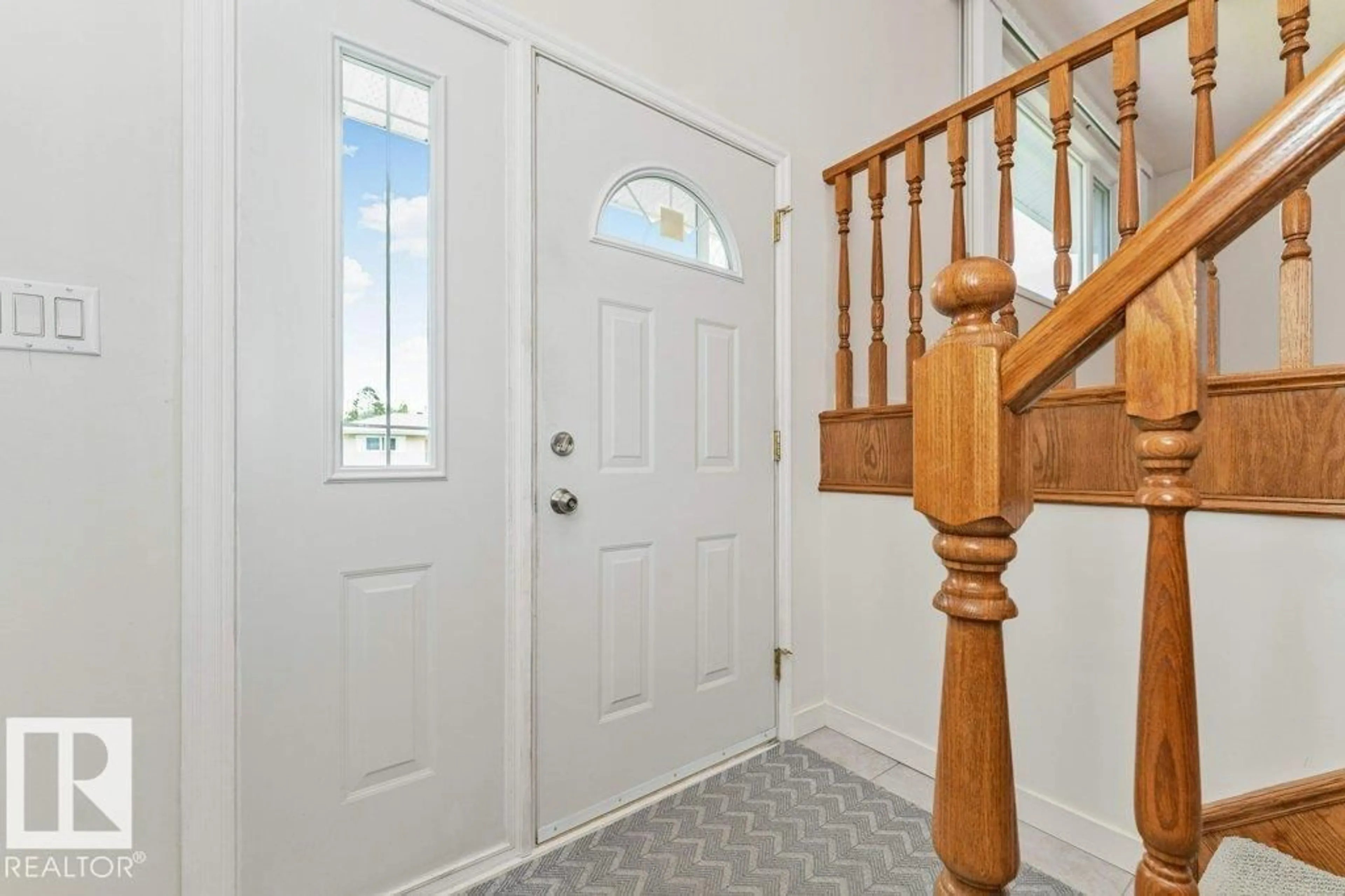 Indoor entryway for NW - 9416 68A ST, Edmonton Alberta T6B1T8