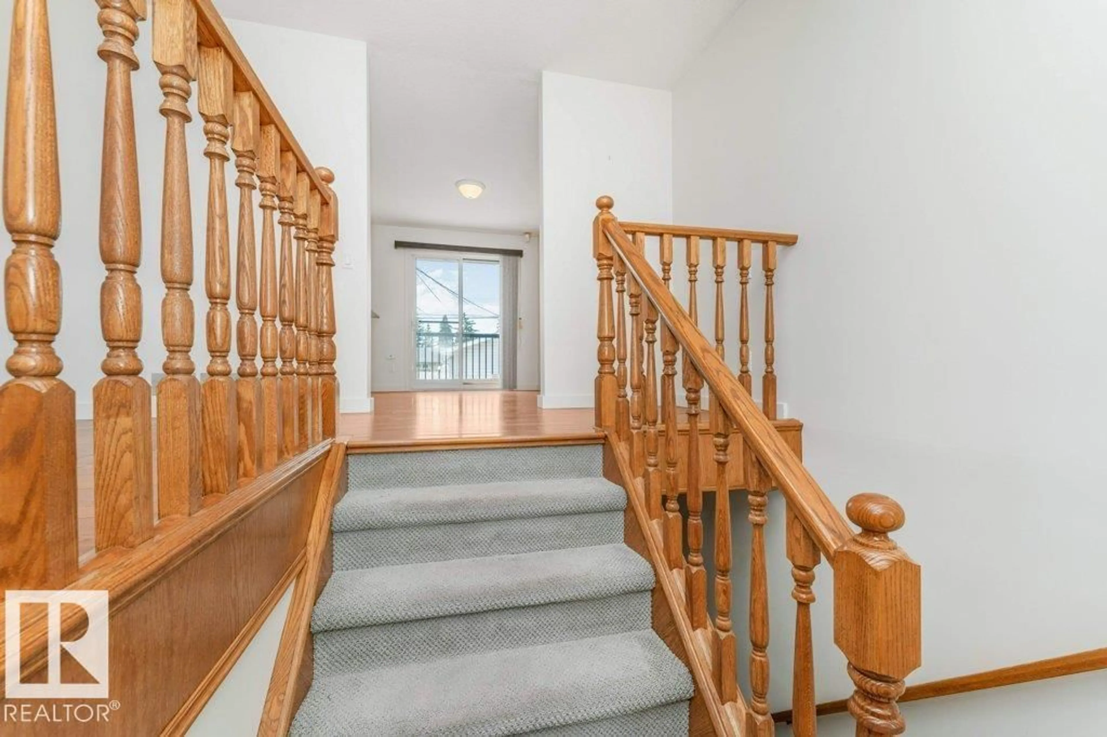 Indoor foyer for NW - 9416 68A ST, Edmonton Alberta T6B1T8