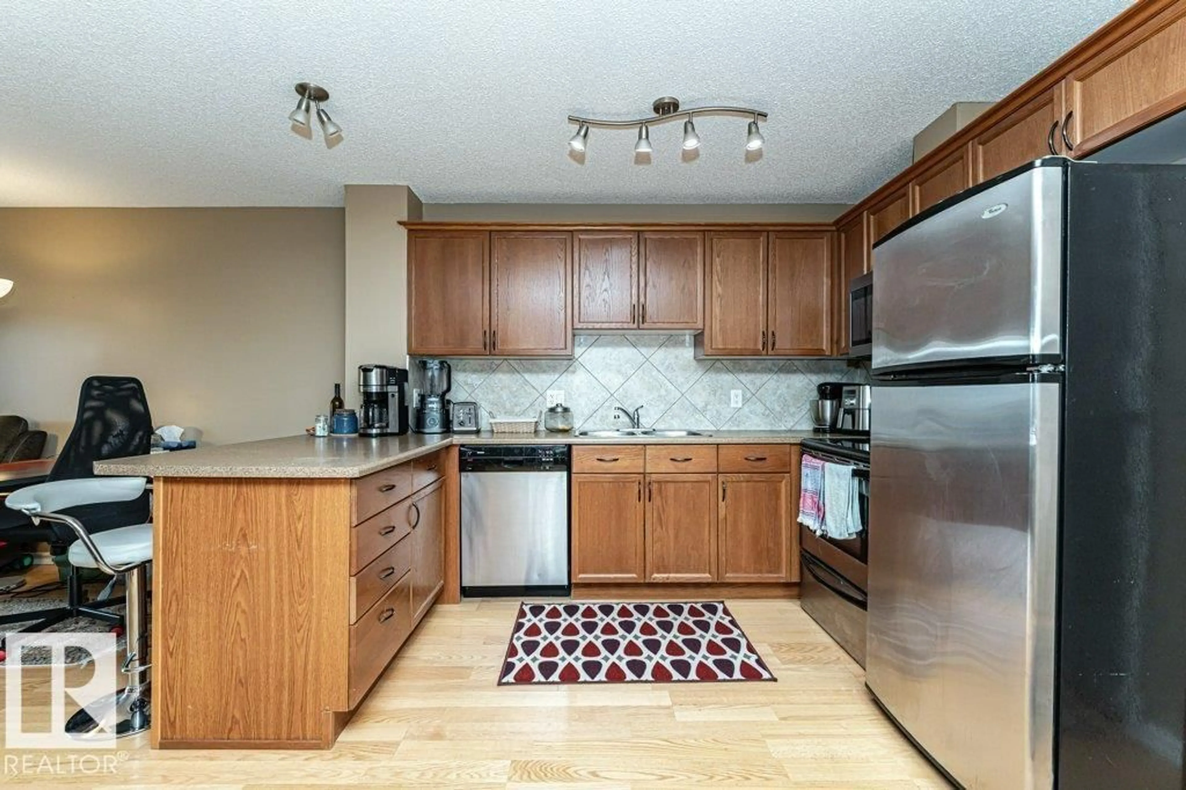 Standard kitchen, wood/laminate floor for #414 - 4407 23 ST, Edmonton Alberta T6T0B6
