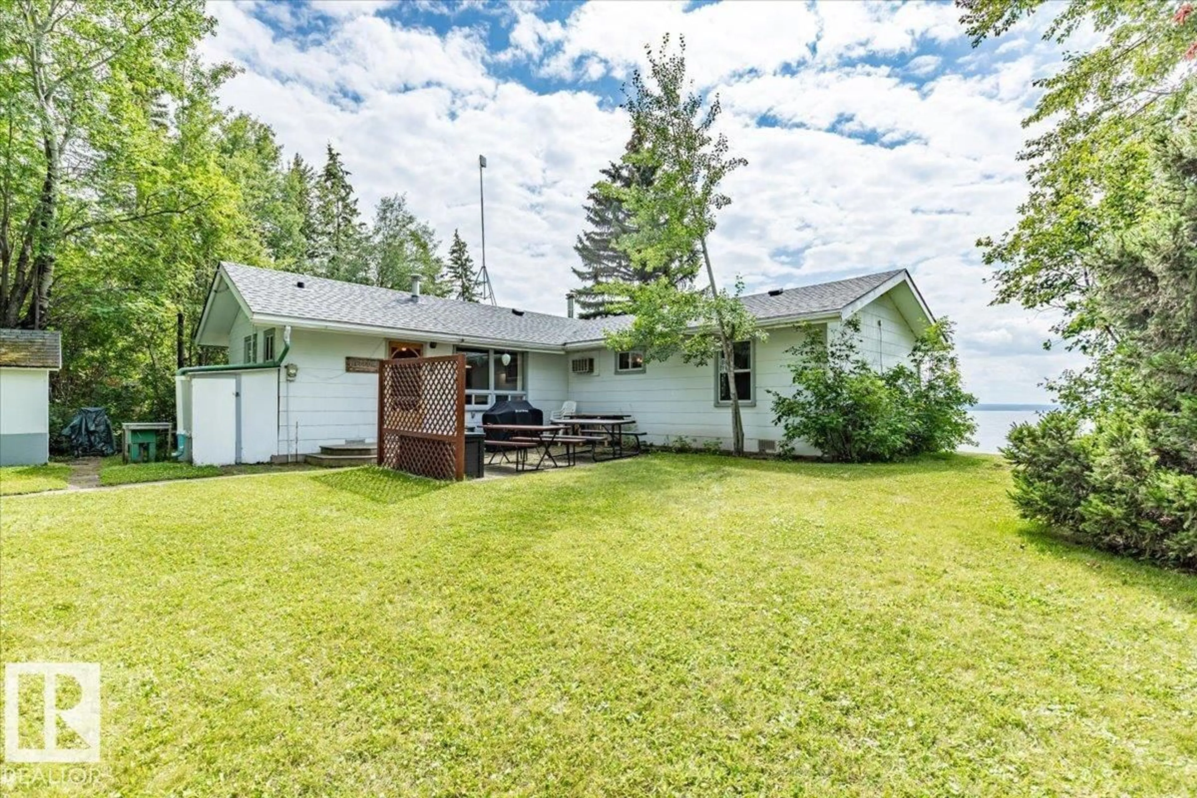 Patio, unknown for 59 BEACH AVE, Rural Leduc County Alberta T0C2C0