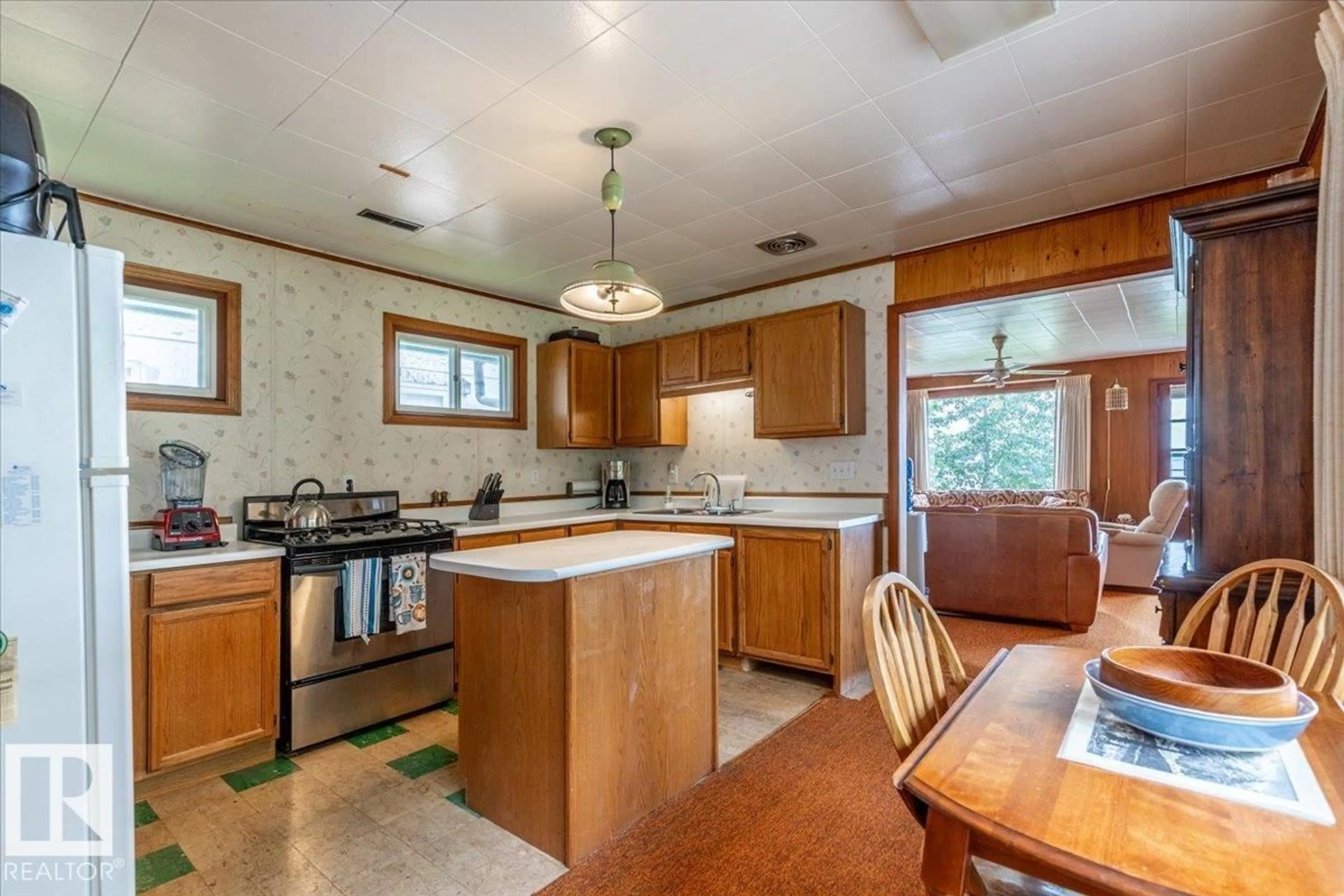 Standard kitchen, unknown for 59 BEACH AVE, Rural Leduc County Alberta T0C2C0