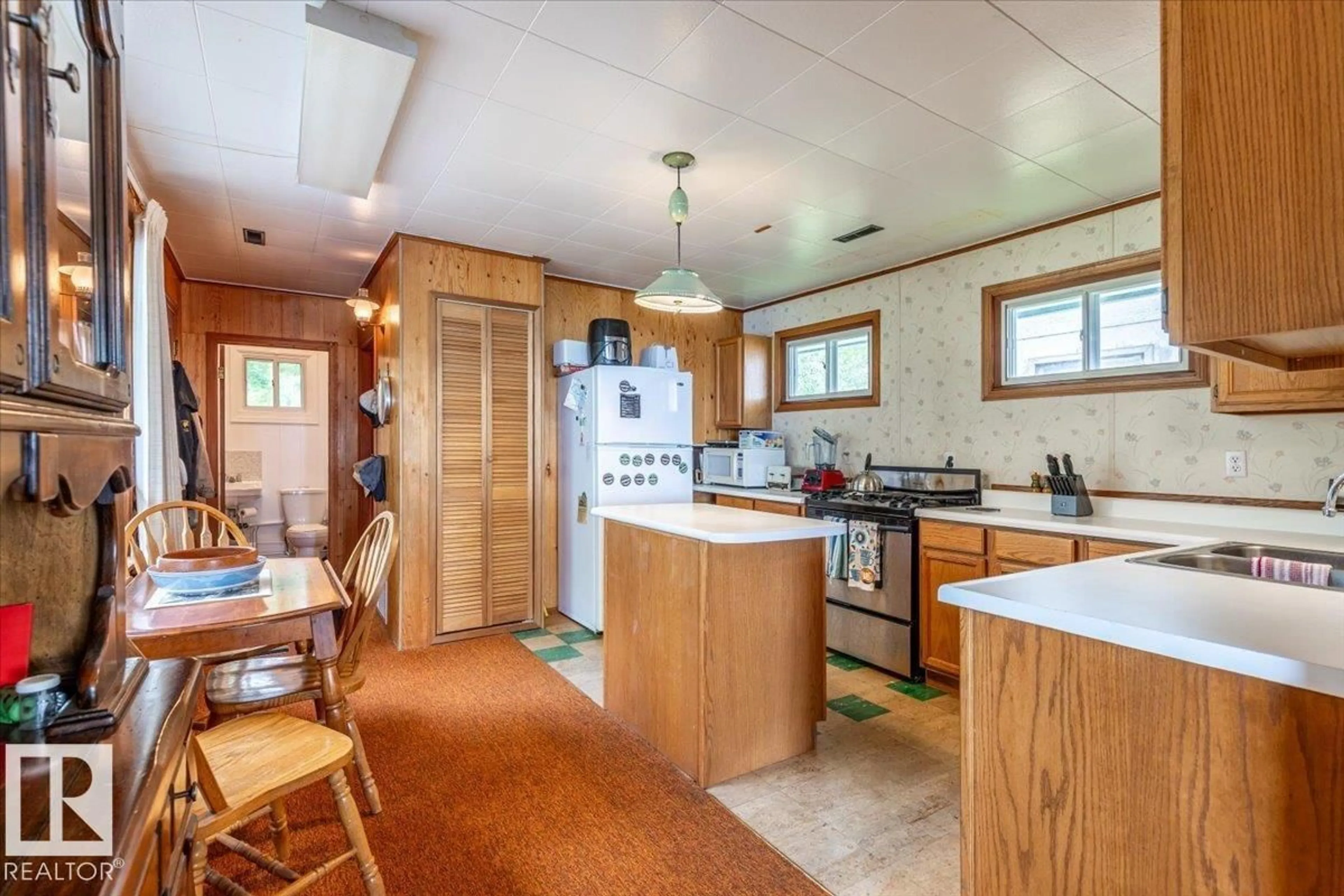 Standard kitchen, unknown for 59 BEACH AVE, Rural Leduc County Alberta T0C2C0