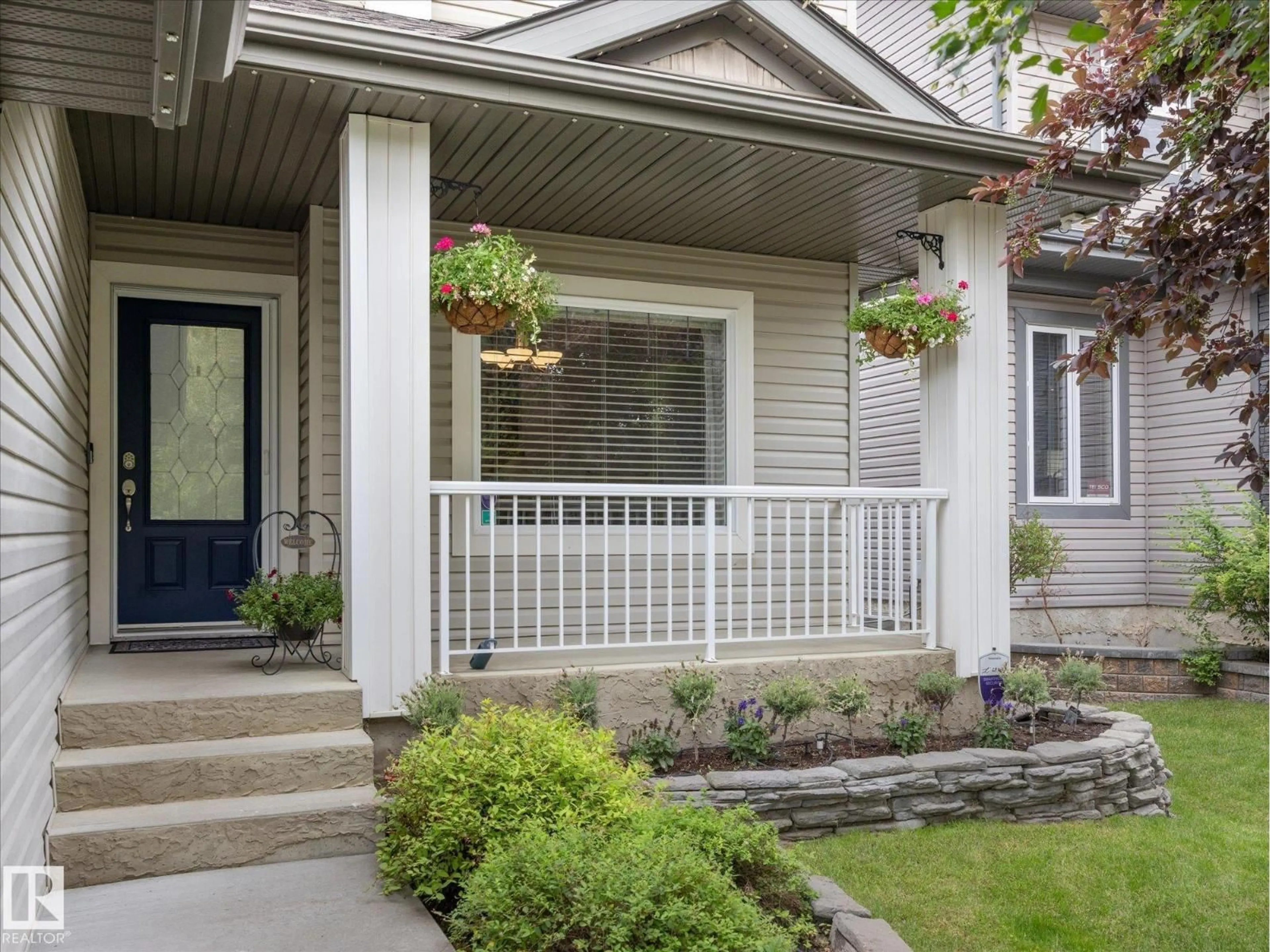 Indoor entryway for 12438 18A AV, Edmonton Alberta T6W1V9