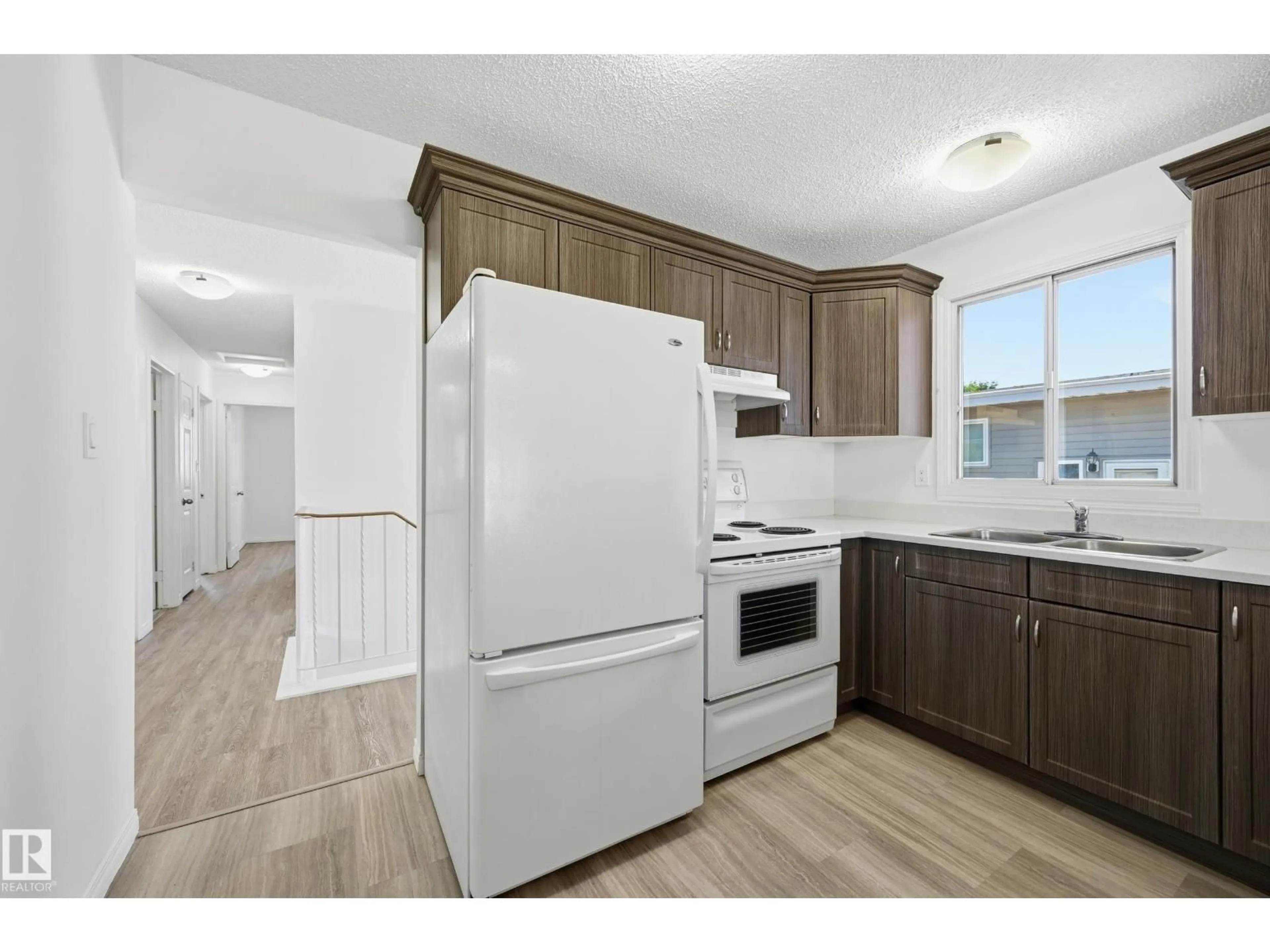Standard kitchen, unknown for 3413 135 AV, Edmonton Alberta T5A2V6