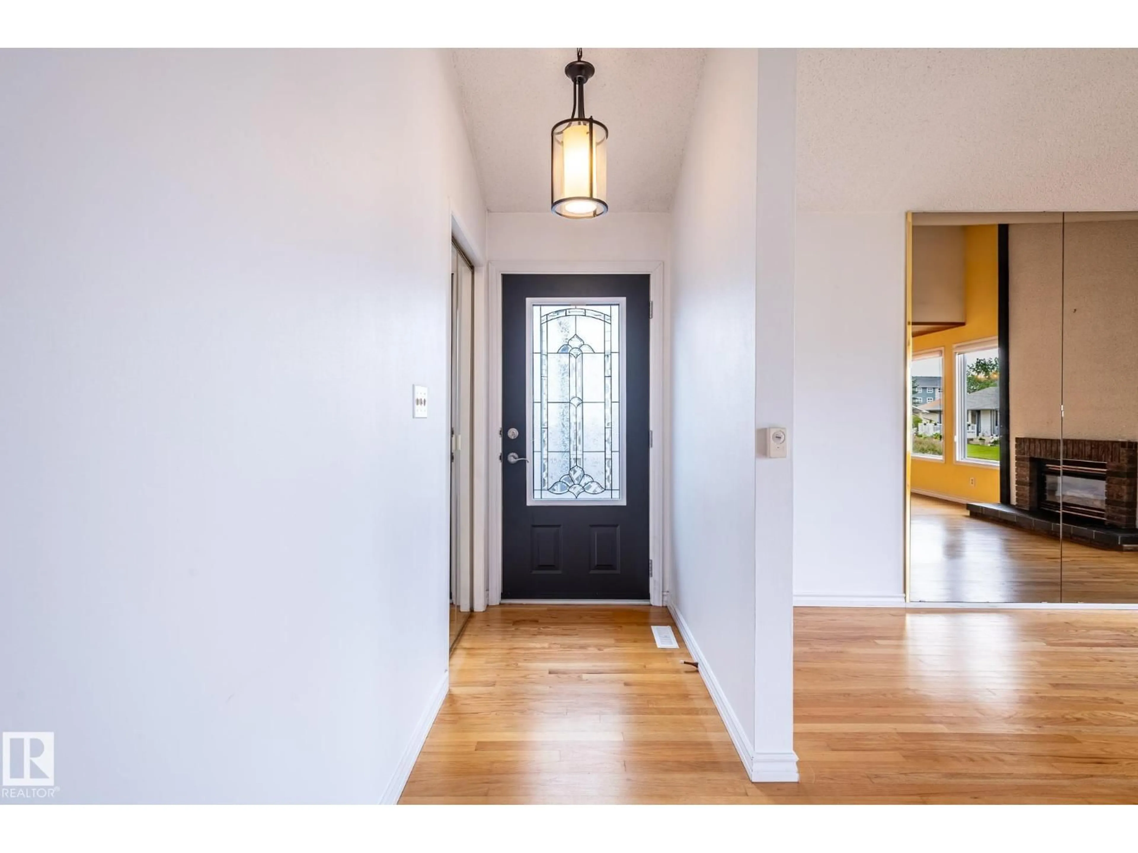 Indoor entryway for 11415 142 AV, Edmonton Alberta T5X1L5