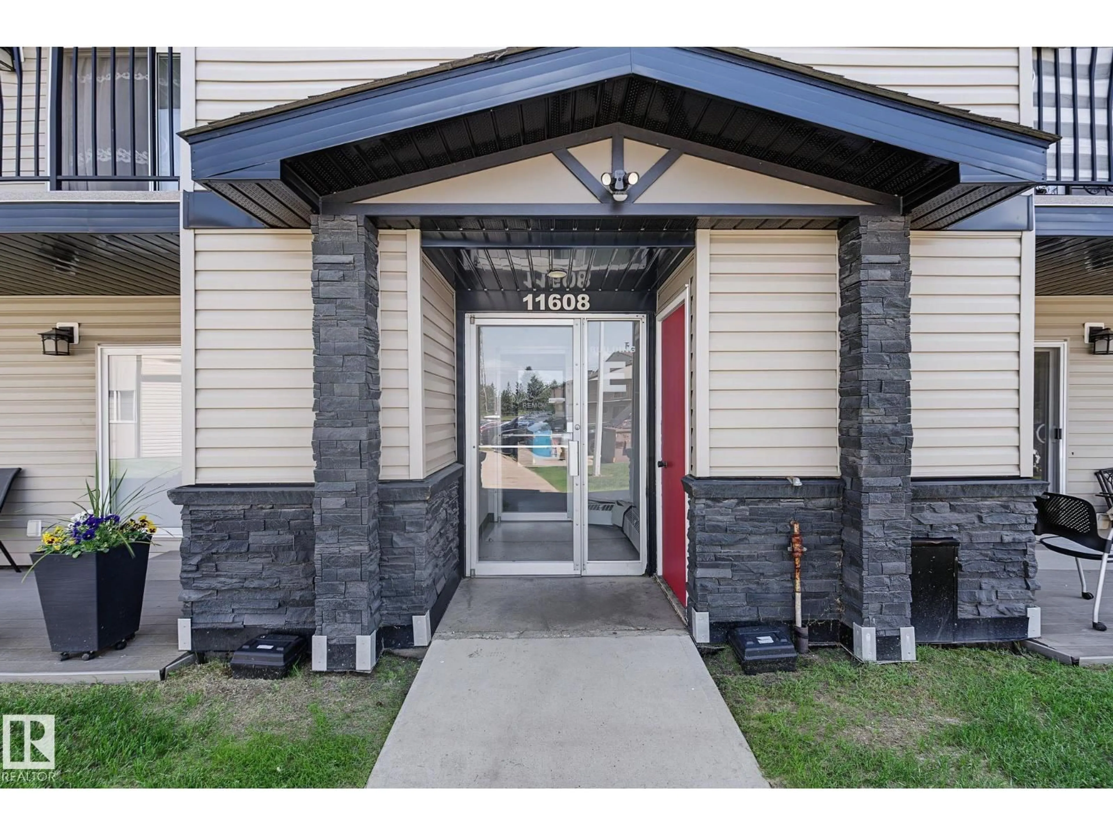 Indoor entryway for 6E - 11608 28 AV, Edmonton Alberta T6J4E3