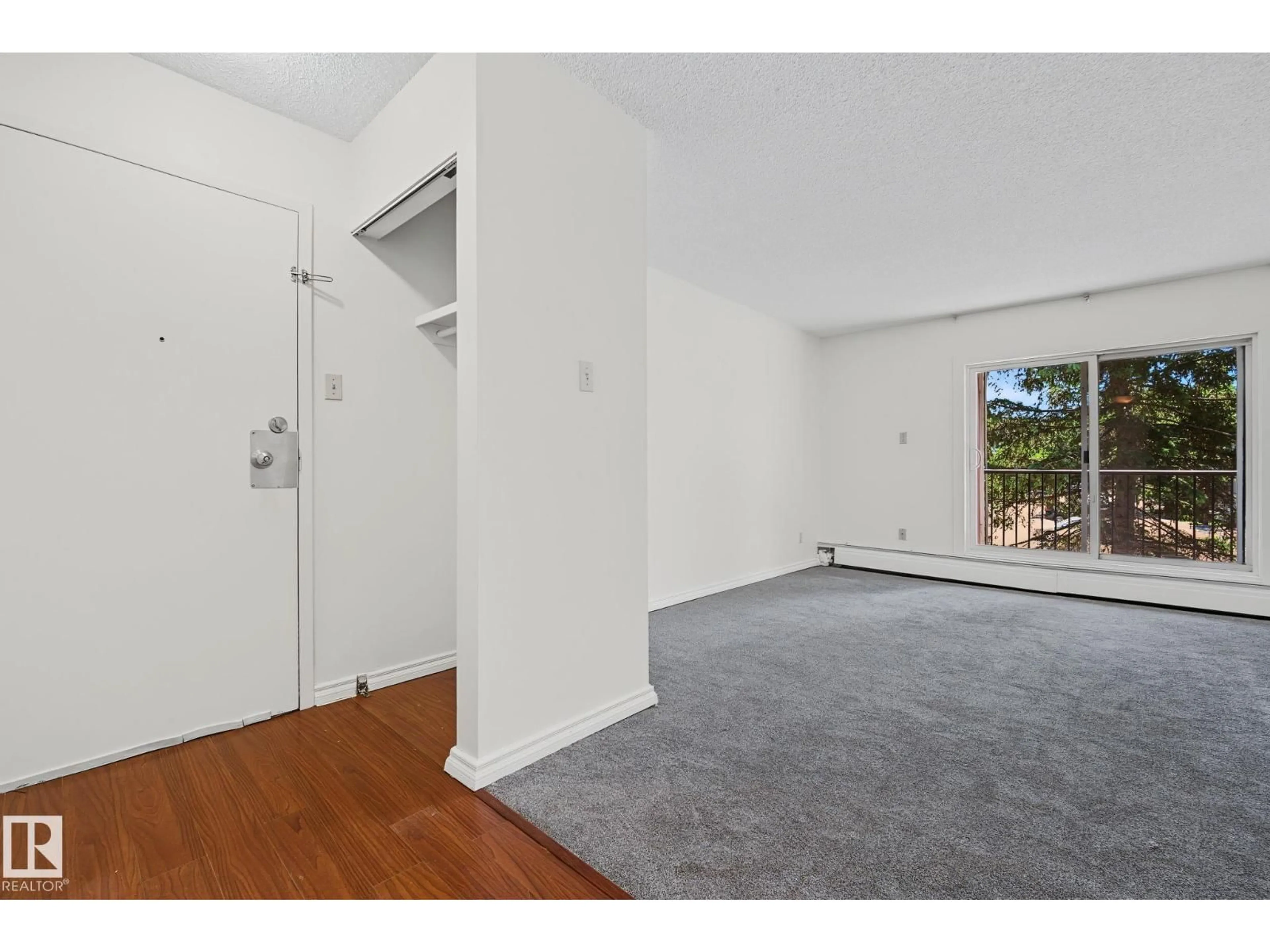 A pic of a room for 6E - 11608 28 AV, Edmonton Alberta T6J4E3