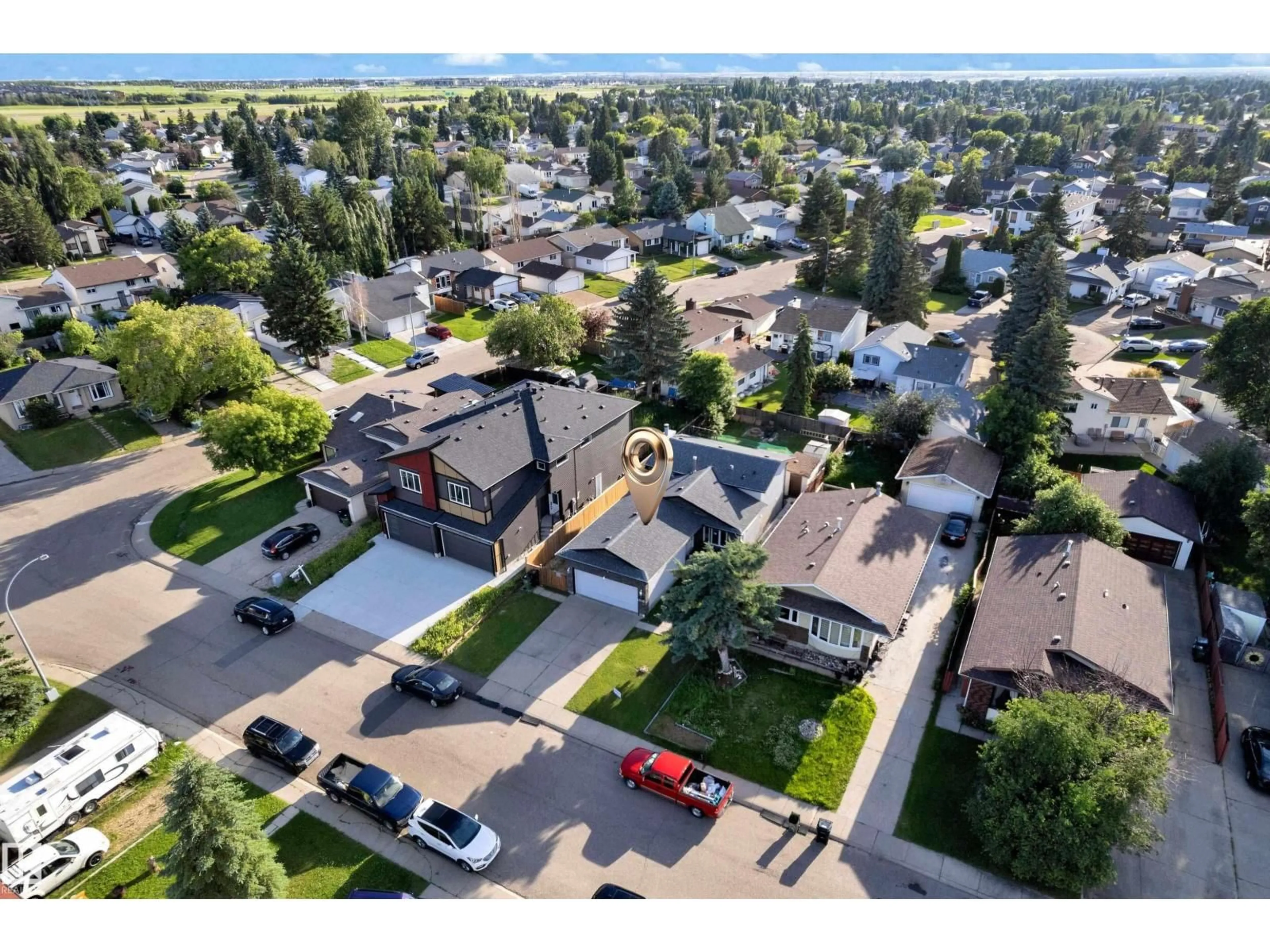 A pic from outside/outdoor area/front of a property/back of a property/a pic from drone, street for NW - 1316 35 ST, Edmonton Alberta T6L3E8