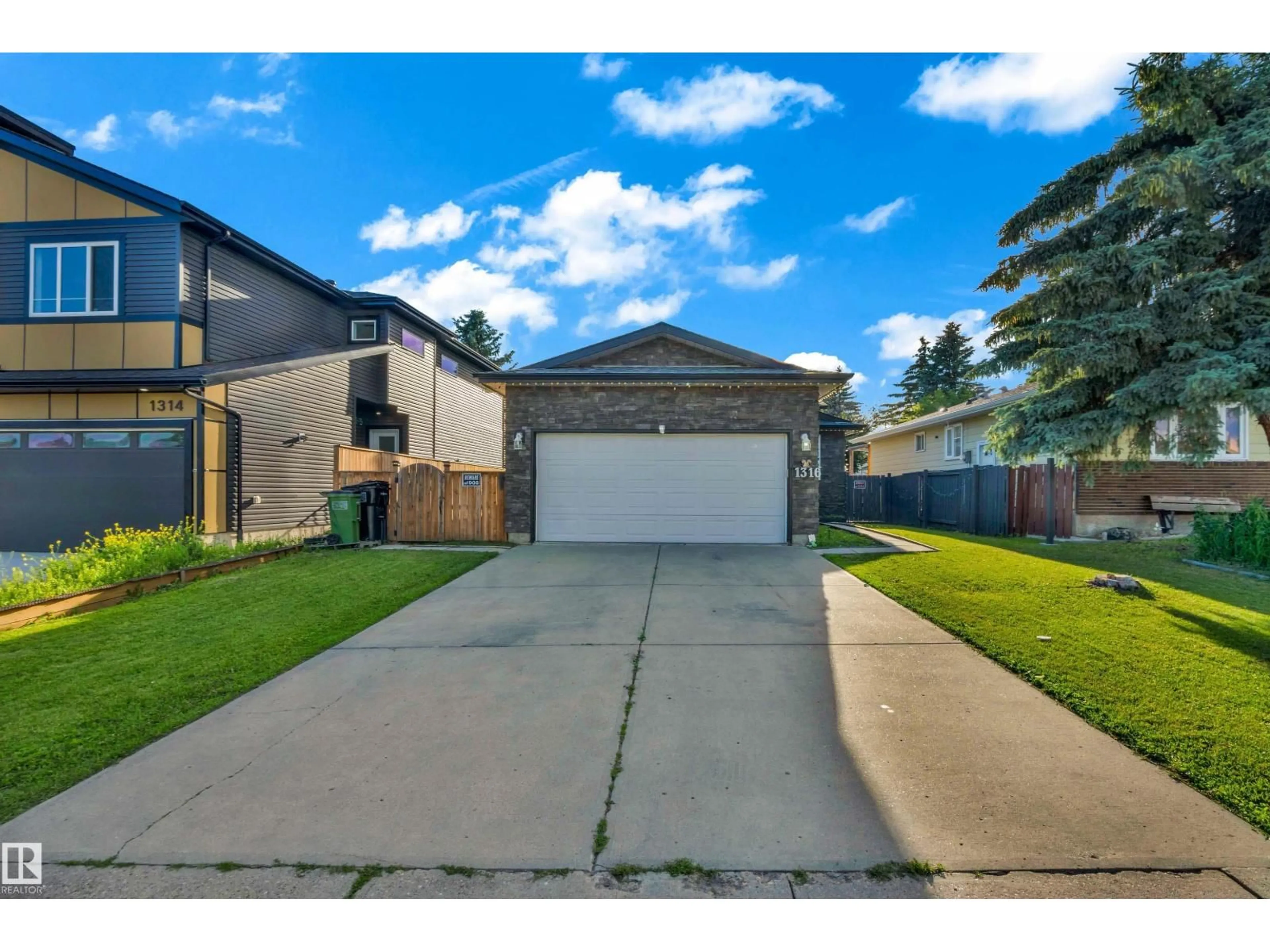 A pic from outside/outdoor area/front of a property/back of a property/a pic from drone, street for NW - 1316 35 ST, Edmonton Alberta T6L3E8
