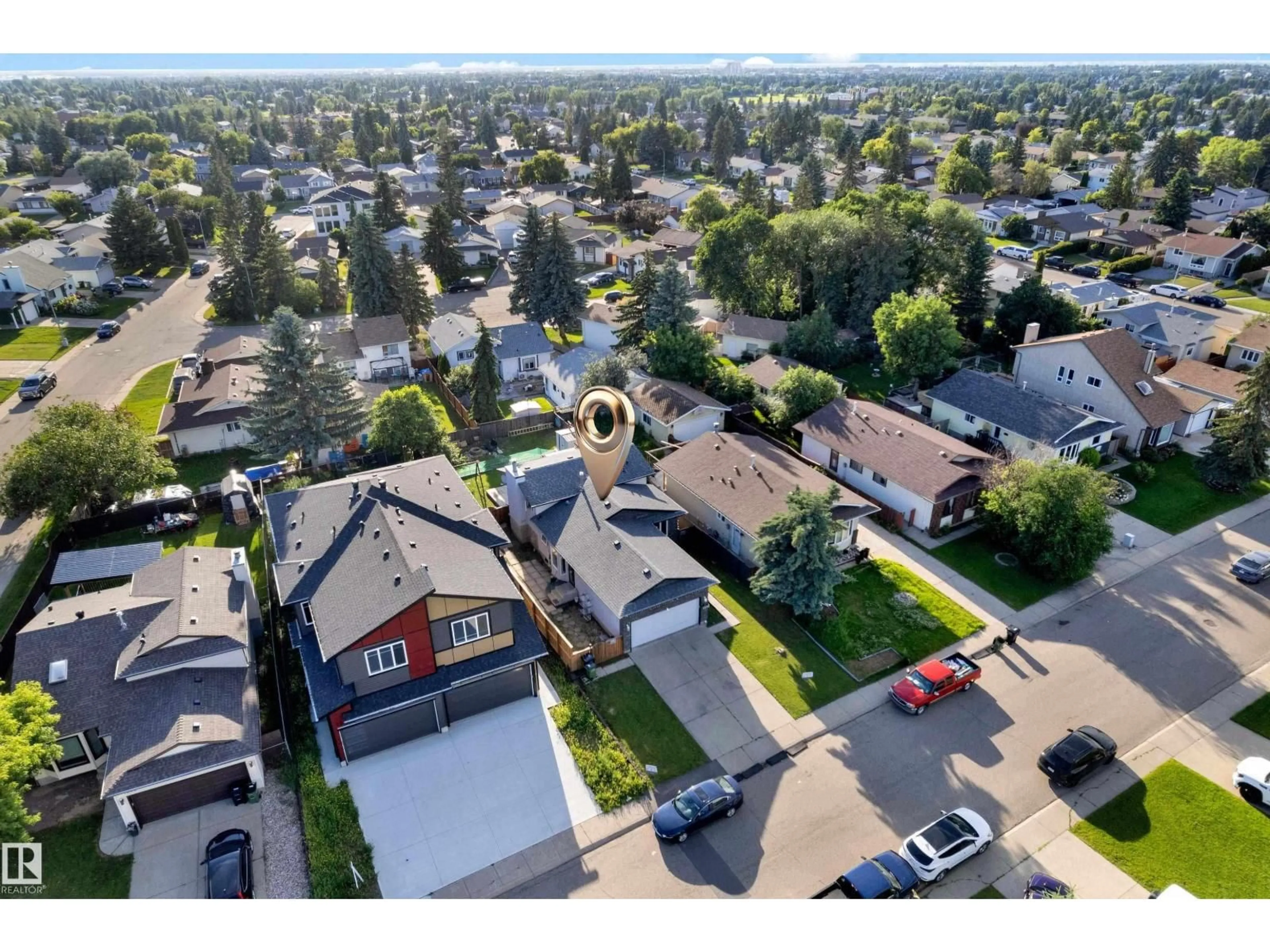A pic from outside/outdoor area/front of a property/back of a property/a pic from drone, street for NW - 1316 35 ST, Edmonton Alberta T6L3E8