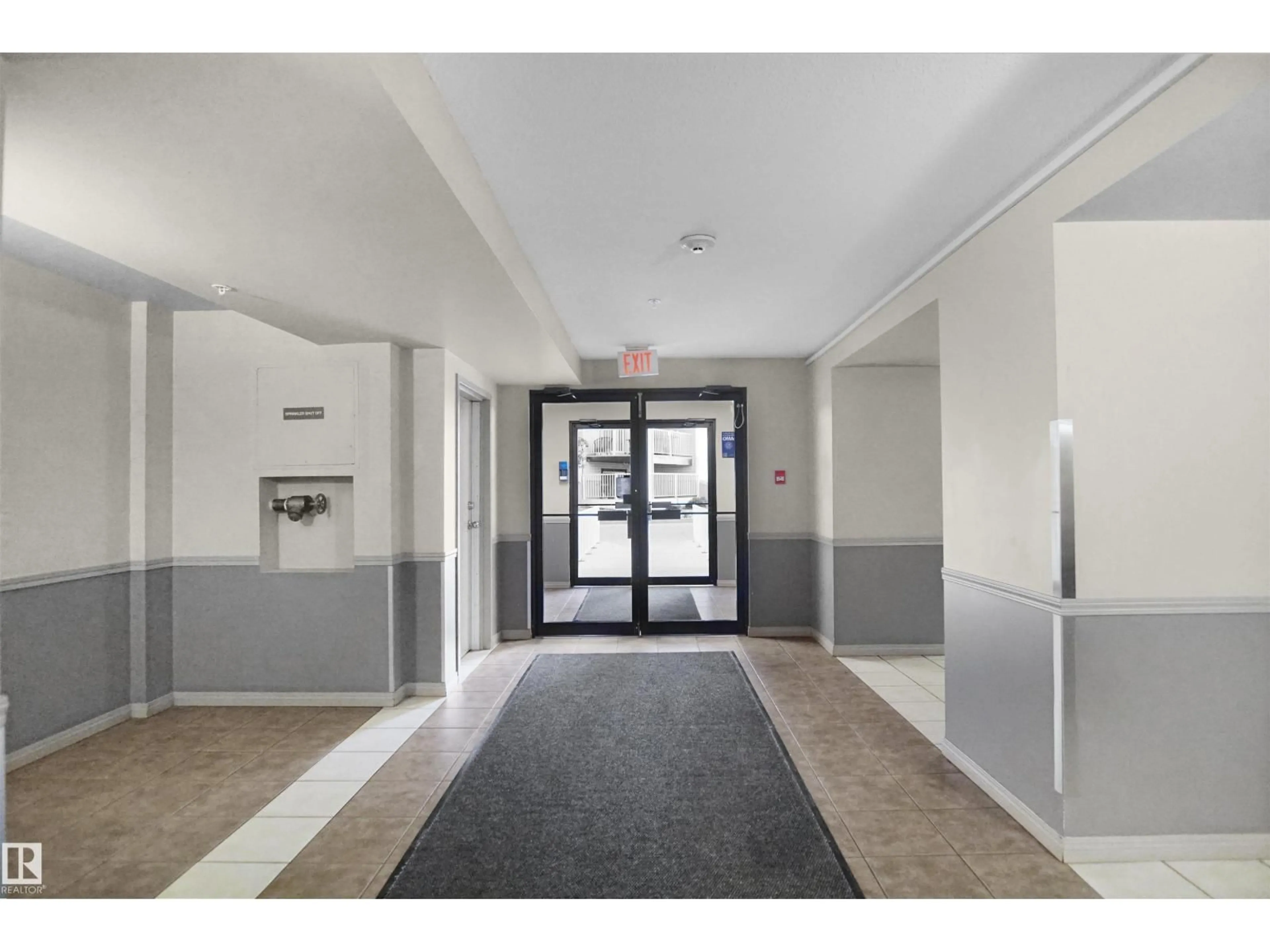 Indoor foyer for #215 - 215 SUMMERWOOD BV, Sherwood Park Alberta T8H0C3