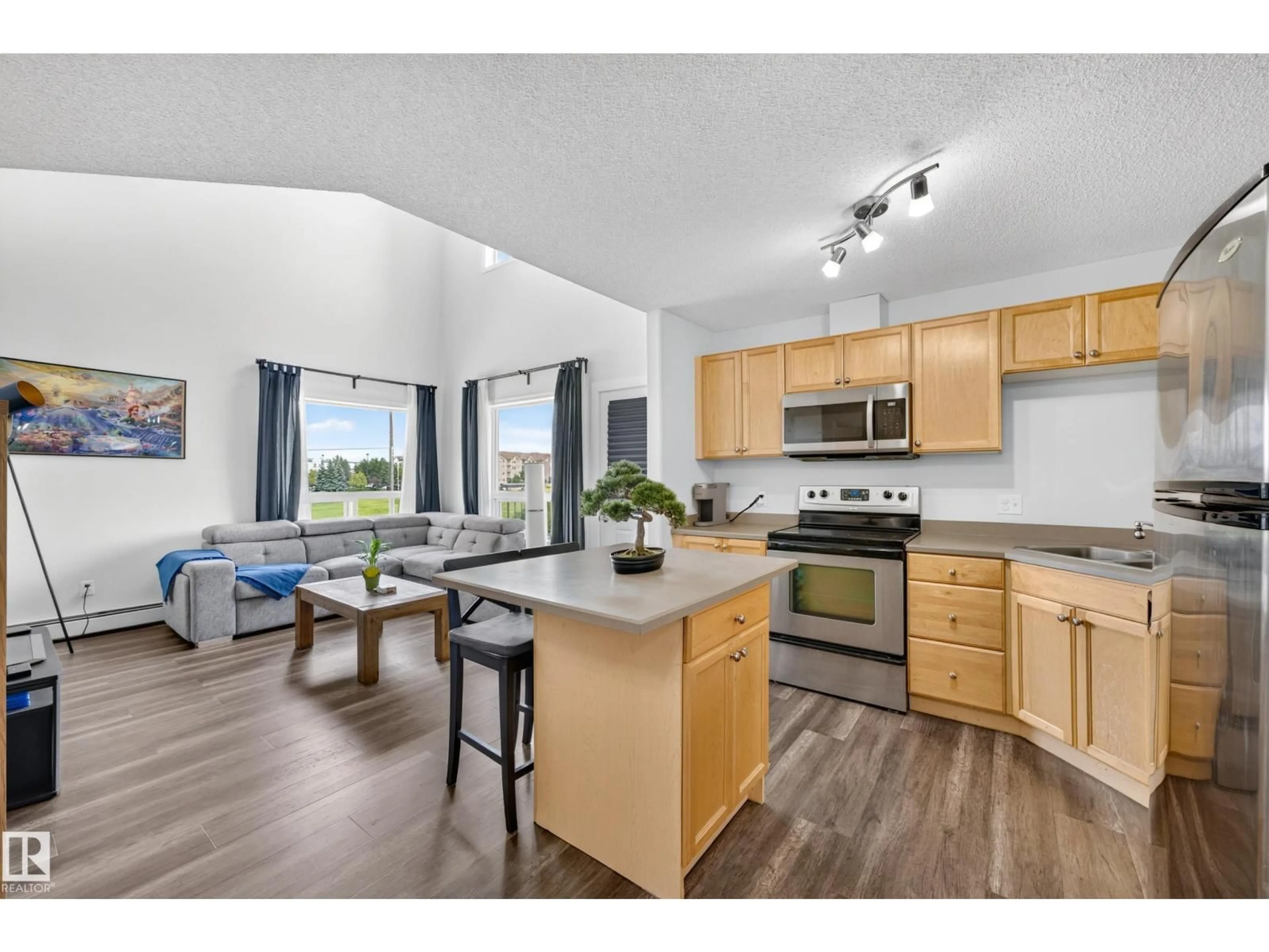Open concept kitchen, unknown for 2420 CLAREVIEW STATION DR, Edmonton Alberta T5Y0E5