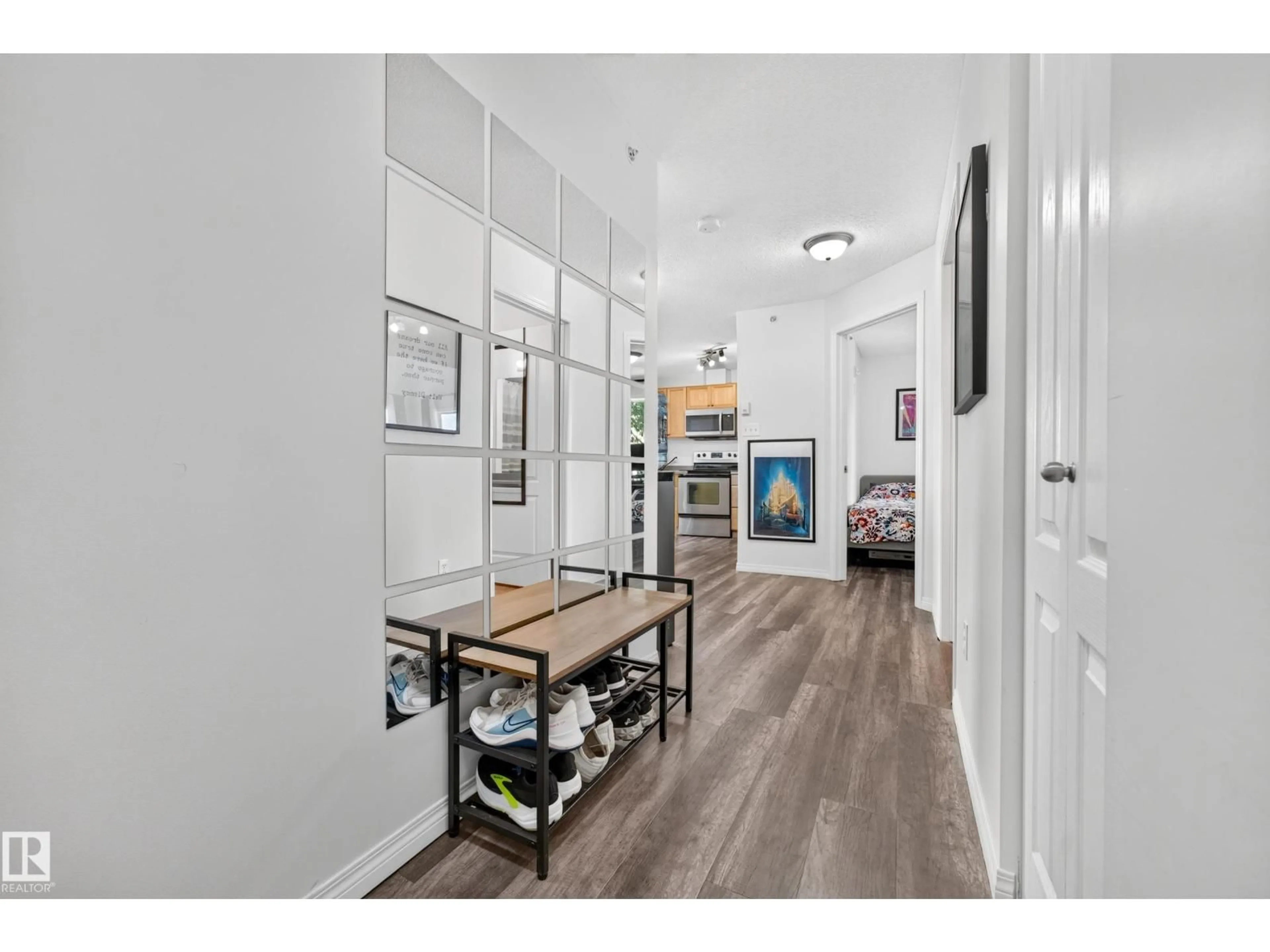 Indoor entryway for 2420 CLAREVIEW STATION DR, Edmonton Alberta T5Y0E5