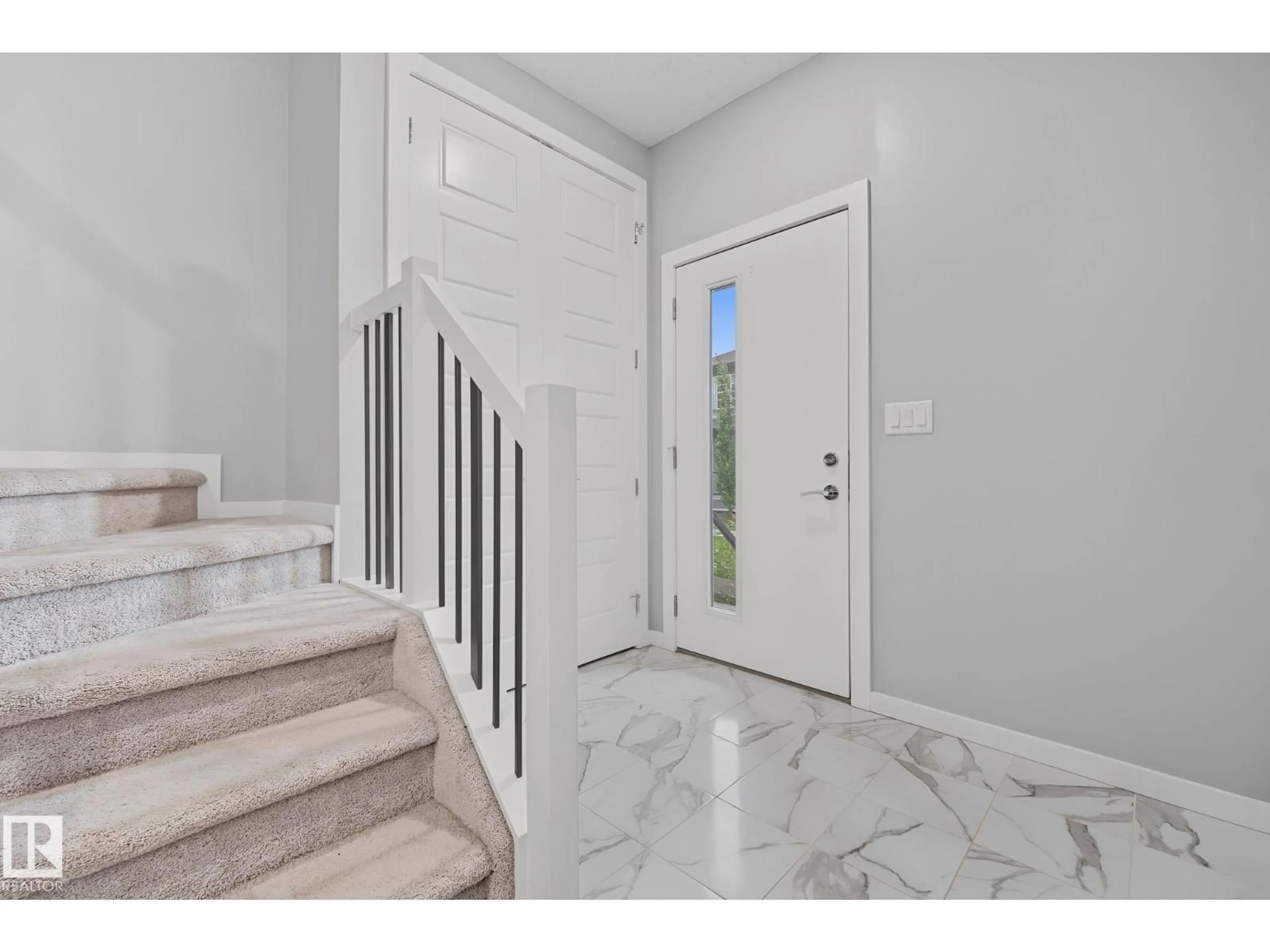 Indoor entryway for 1825 25A ST, Edmonton Alberta T6T2H7
